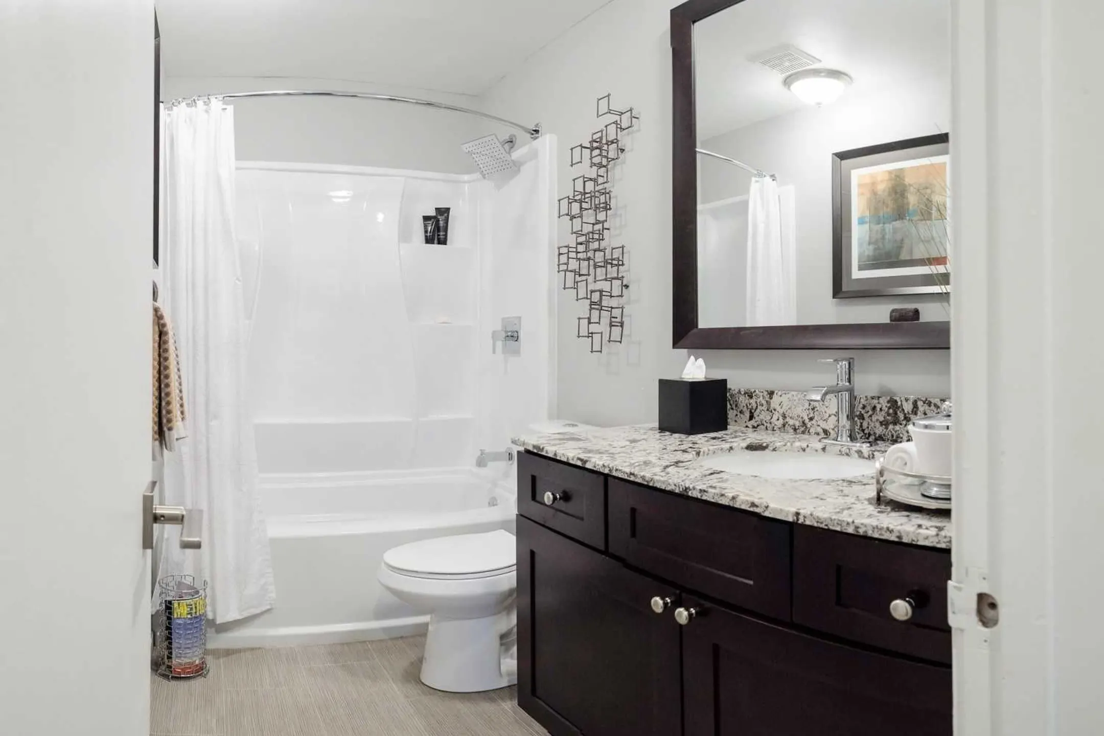 Bathroom - Merriam Park Apartments - Saint Paul, MN