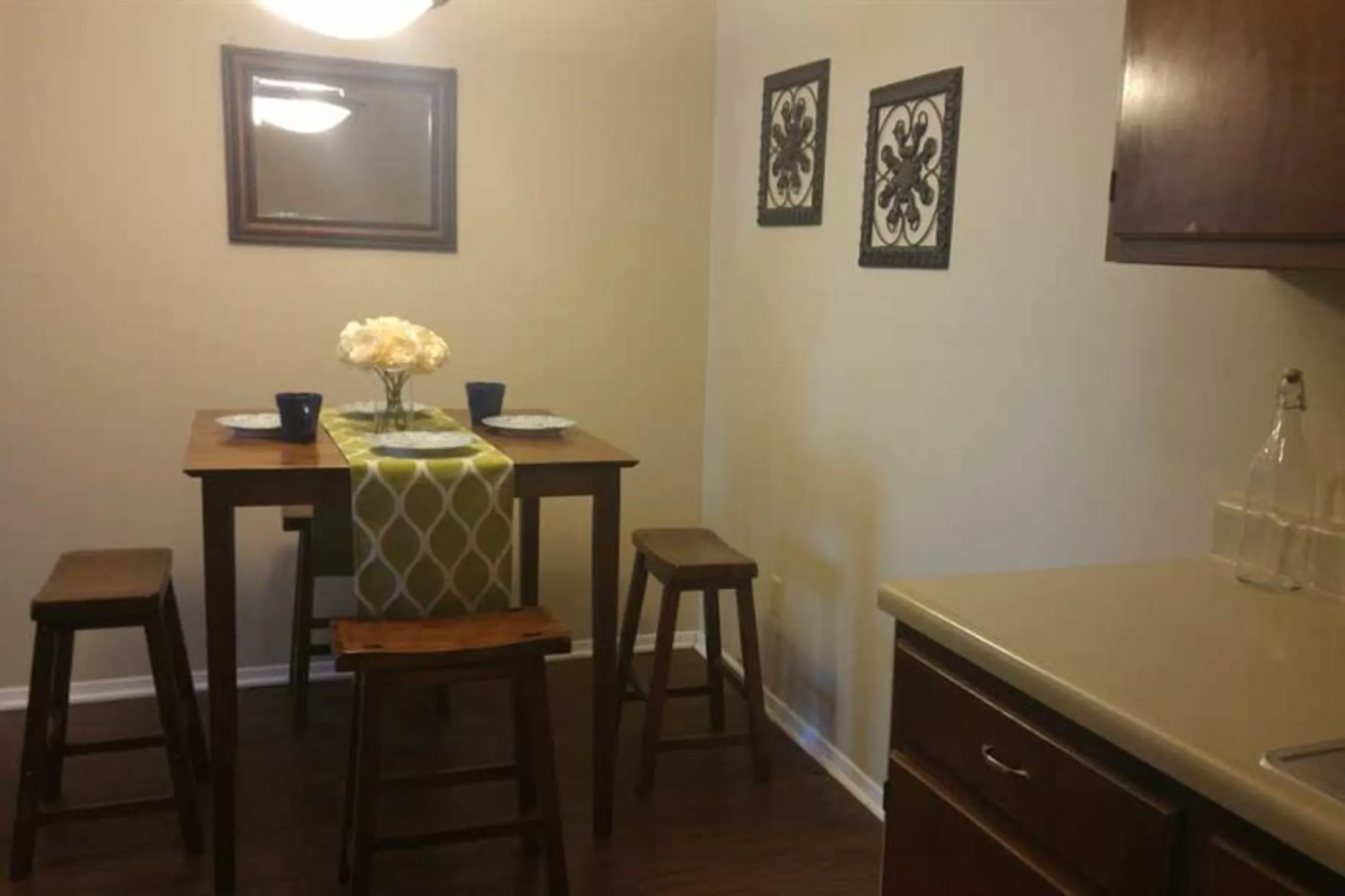 Dining Room - Hunters Point Apartments - College Station, TX