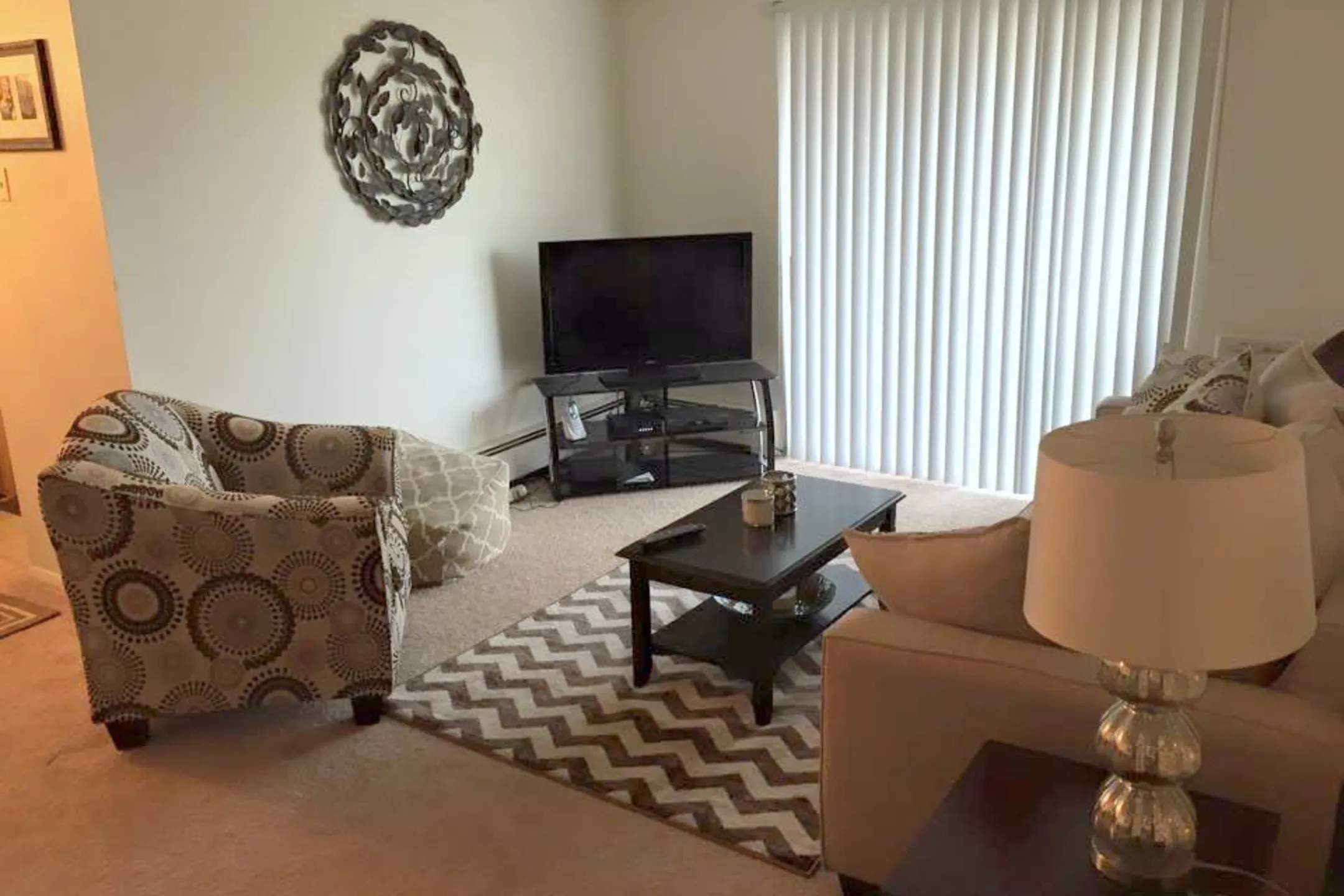 Living Room - Kingston Place Apartments - Middleburg Heights, OH