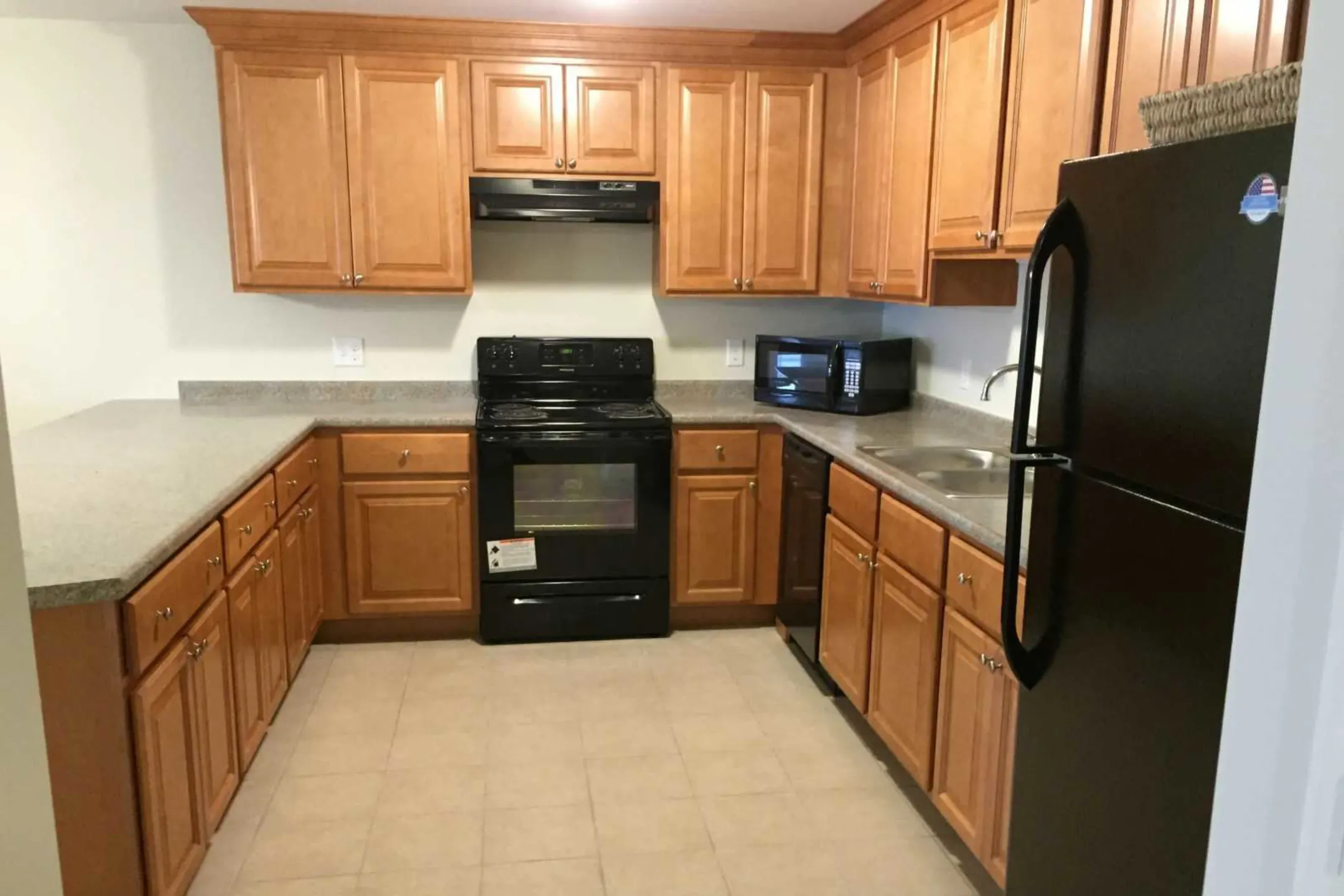 Ledgewood Commons - 3 Ledgewood Blvd | North Dartmouth, MA Apartments ...