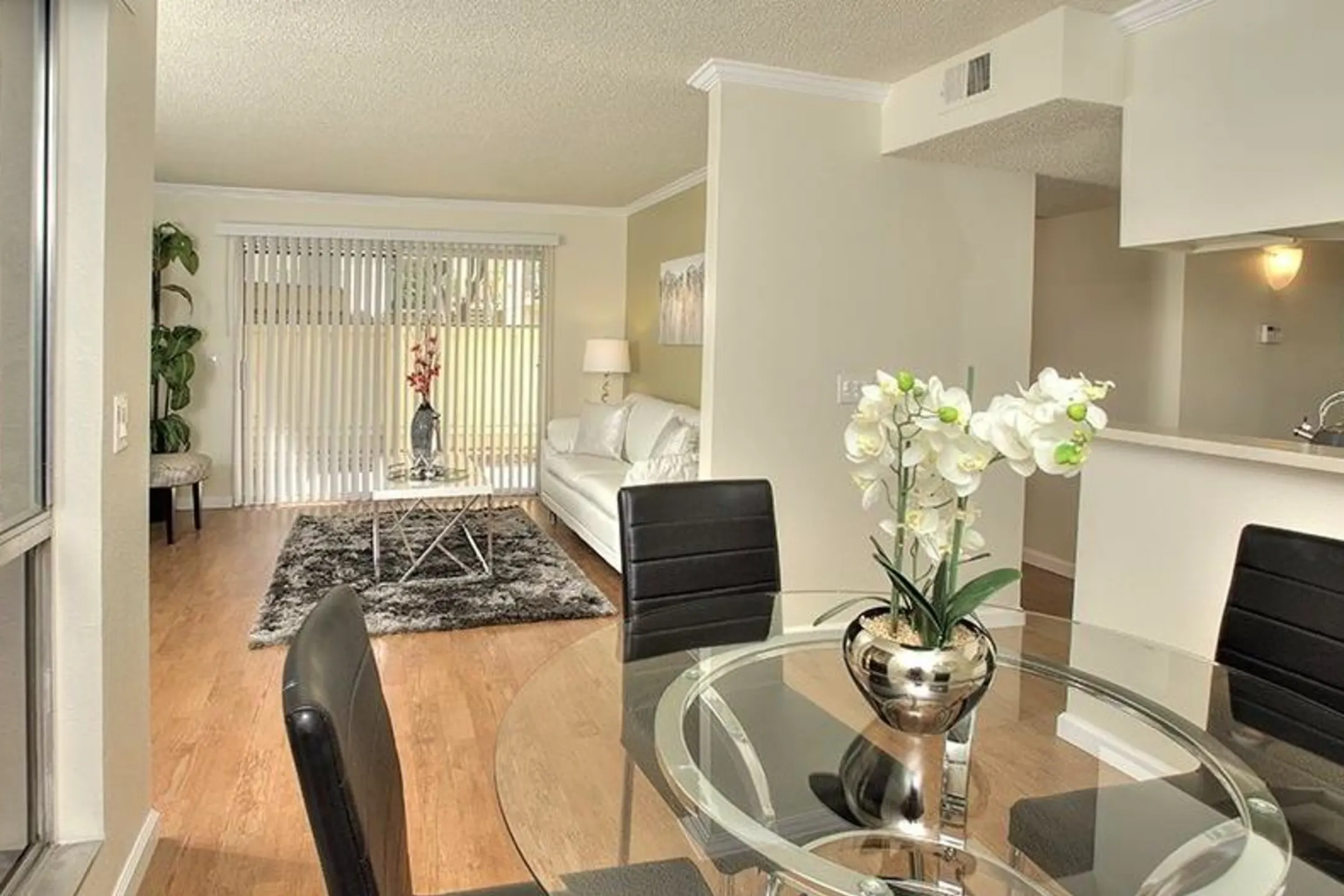 Dining Room - Creekside Gardens Apartments - Vacaville, CA