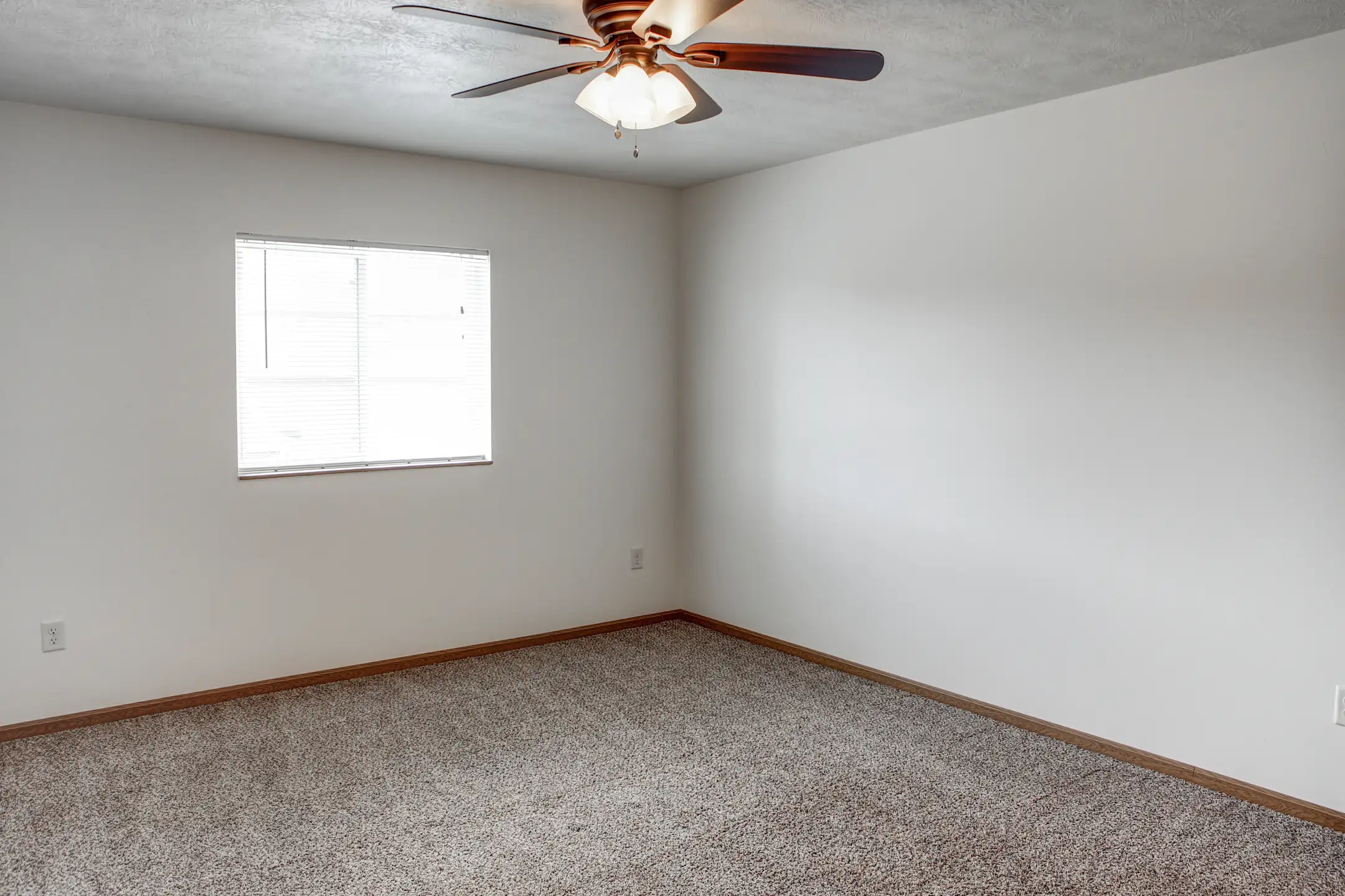 Bedroom - Meadows - Harrisburg, SD