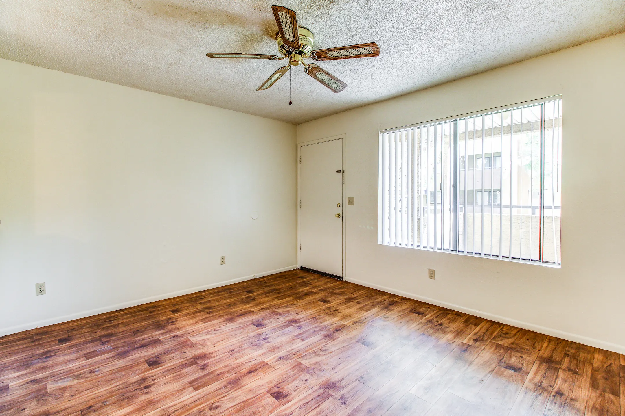 Union Hills Estates 4101 W Union Hls Dr Glendale, AZ Apartments for