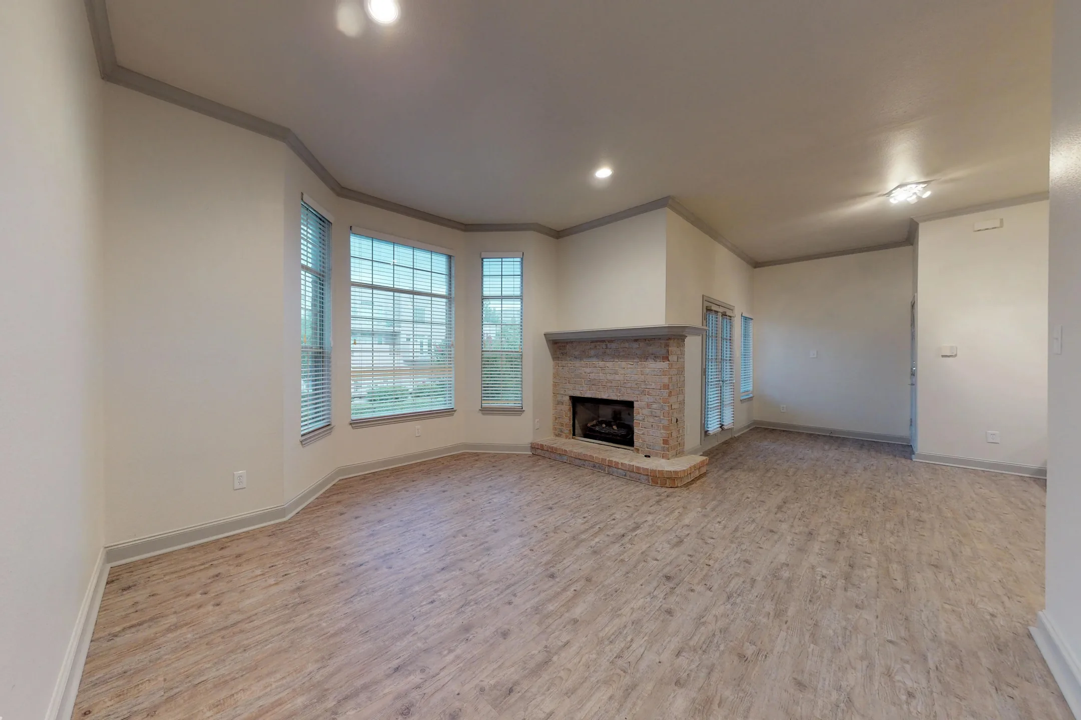 Franconia Court Apartments Dallas, TX 75219