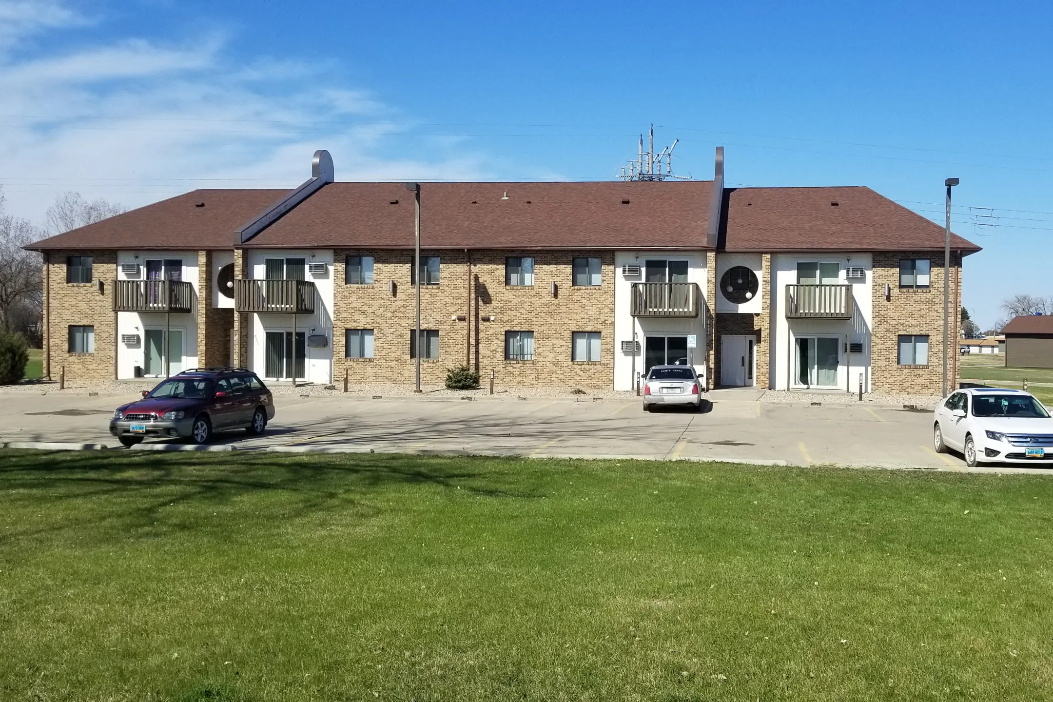 Building - Park Manor & Village Apartments - Devils Lake, ND
