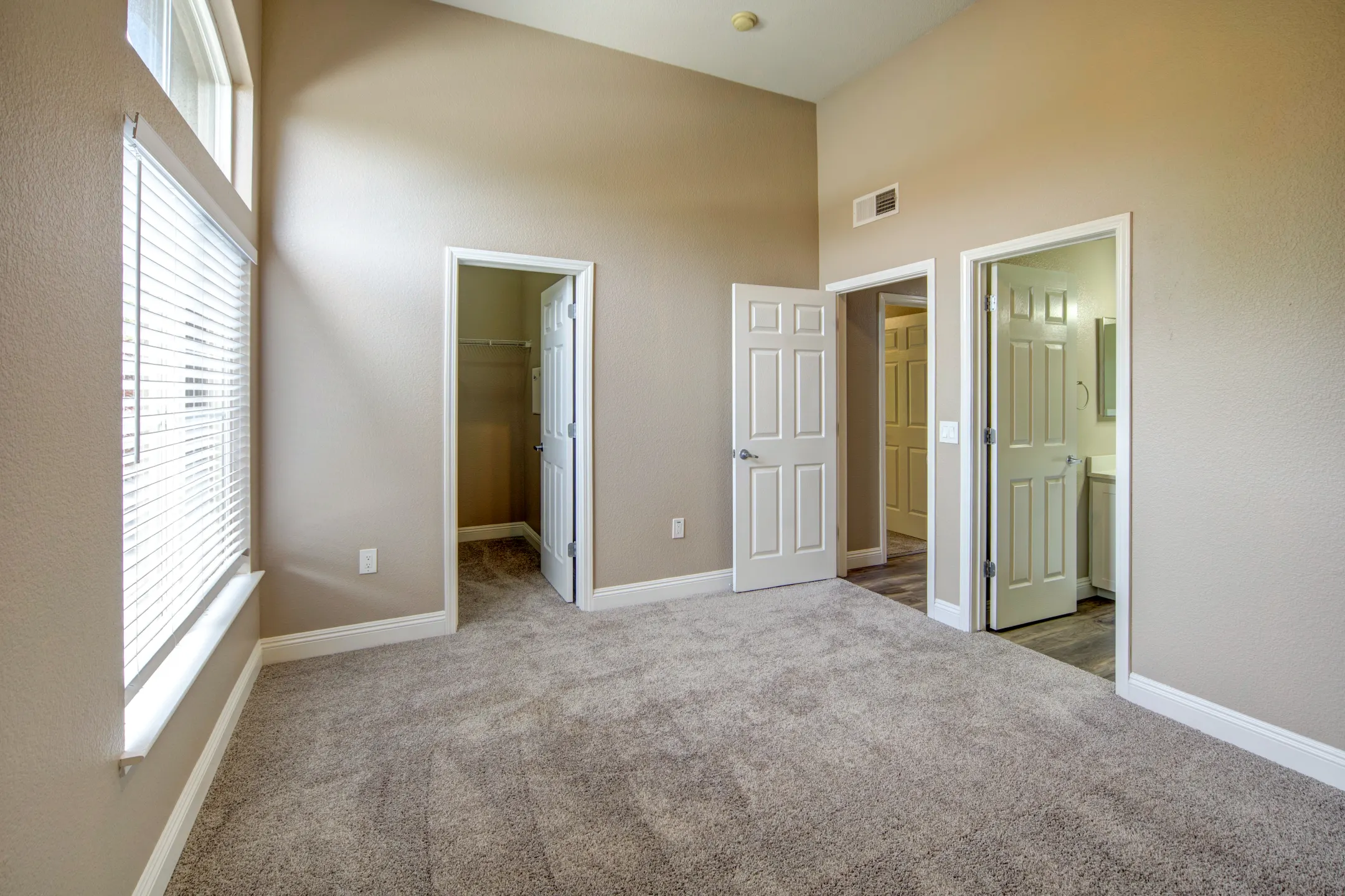 Living Room - StoneLake Apartments - Elk Grove, CA