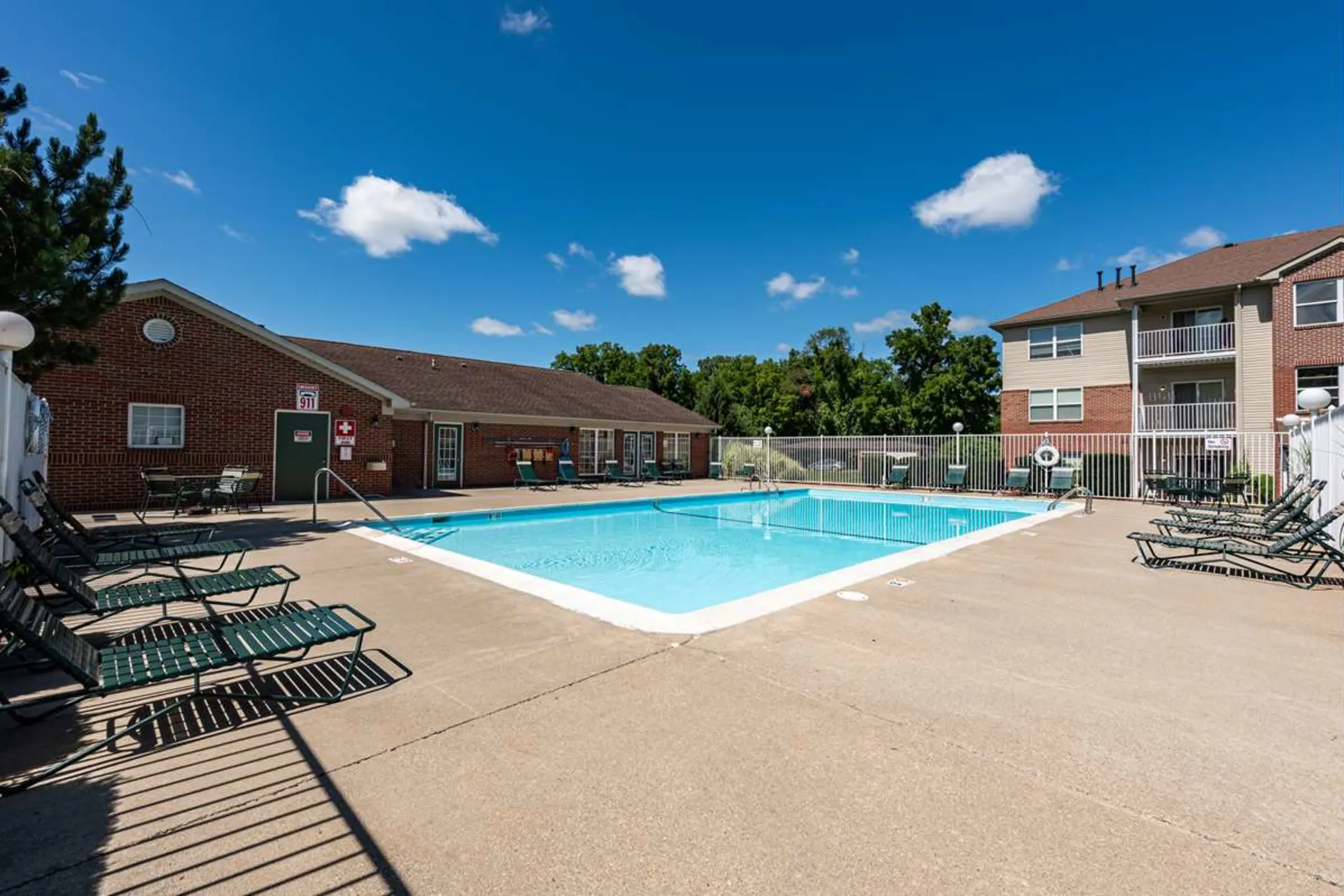 The Overlook Apartments 58720 Vista Blvd Elkhart, IN Apartments for