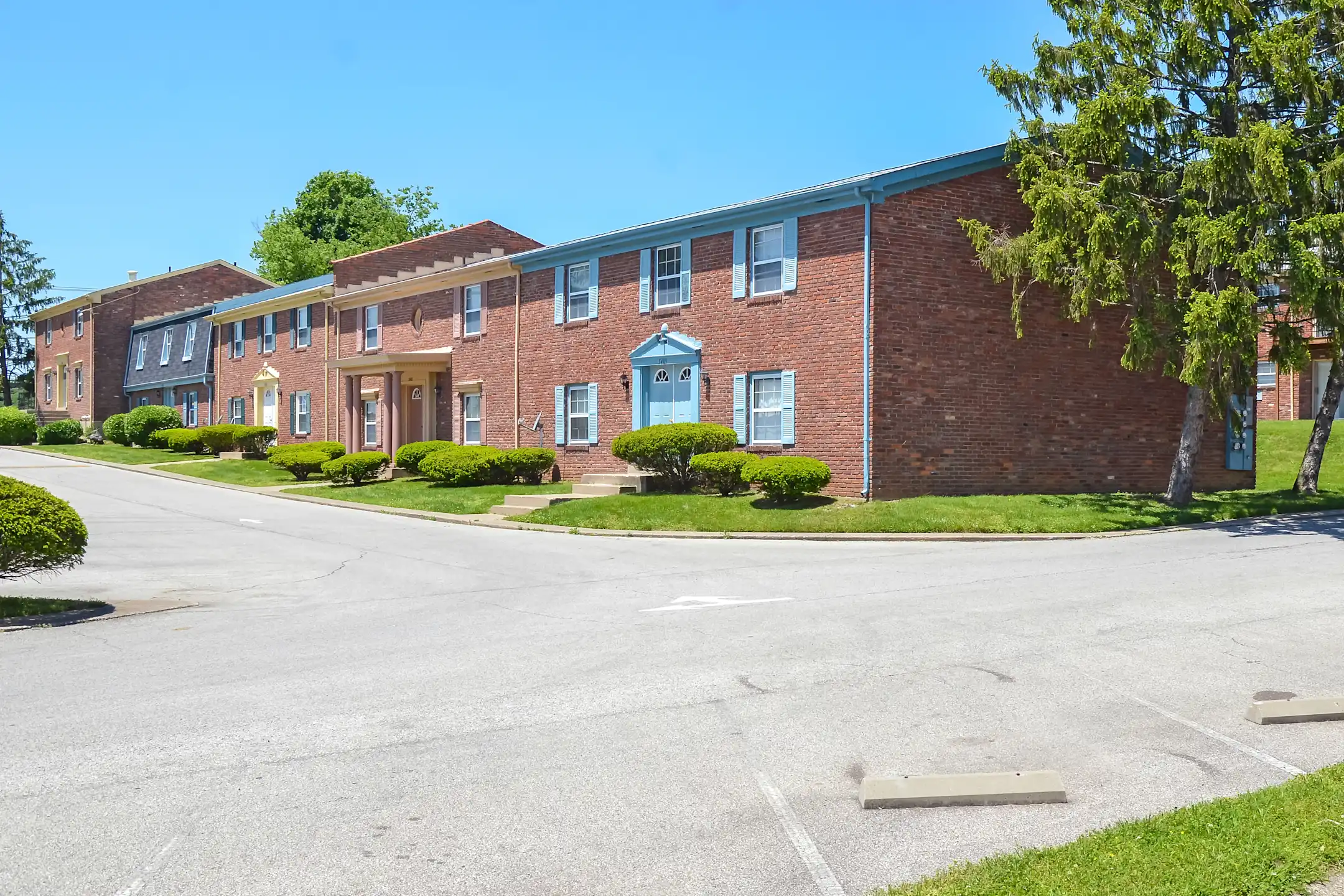 Whispering Hills Apartments 6905 Connecticut Dr Louisville, KY