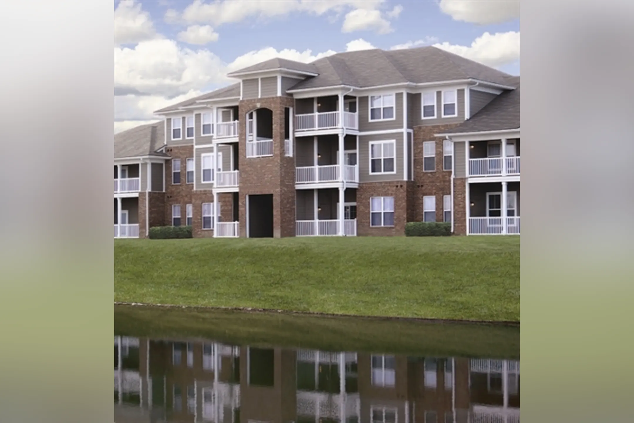 Building - River Stone Apartments - Columbus, IN