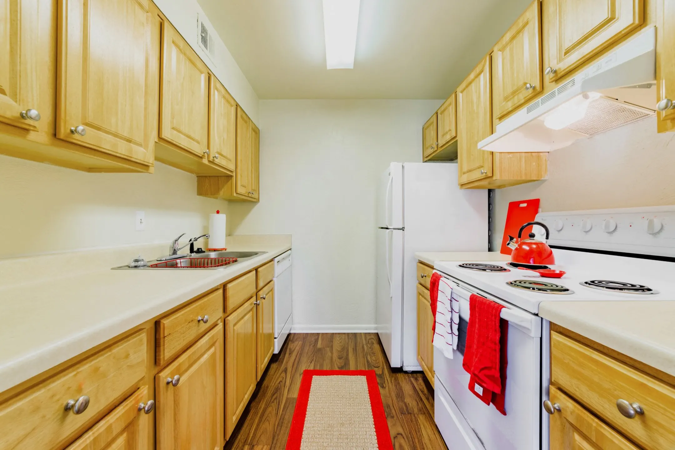 Kitchen - Woodscape Apartments - Newport News, VA