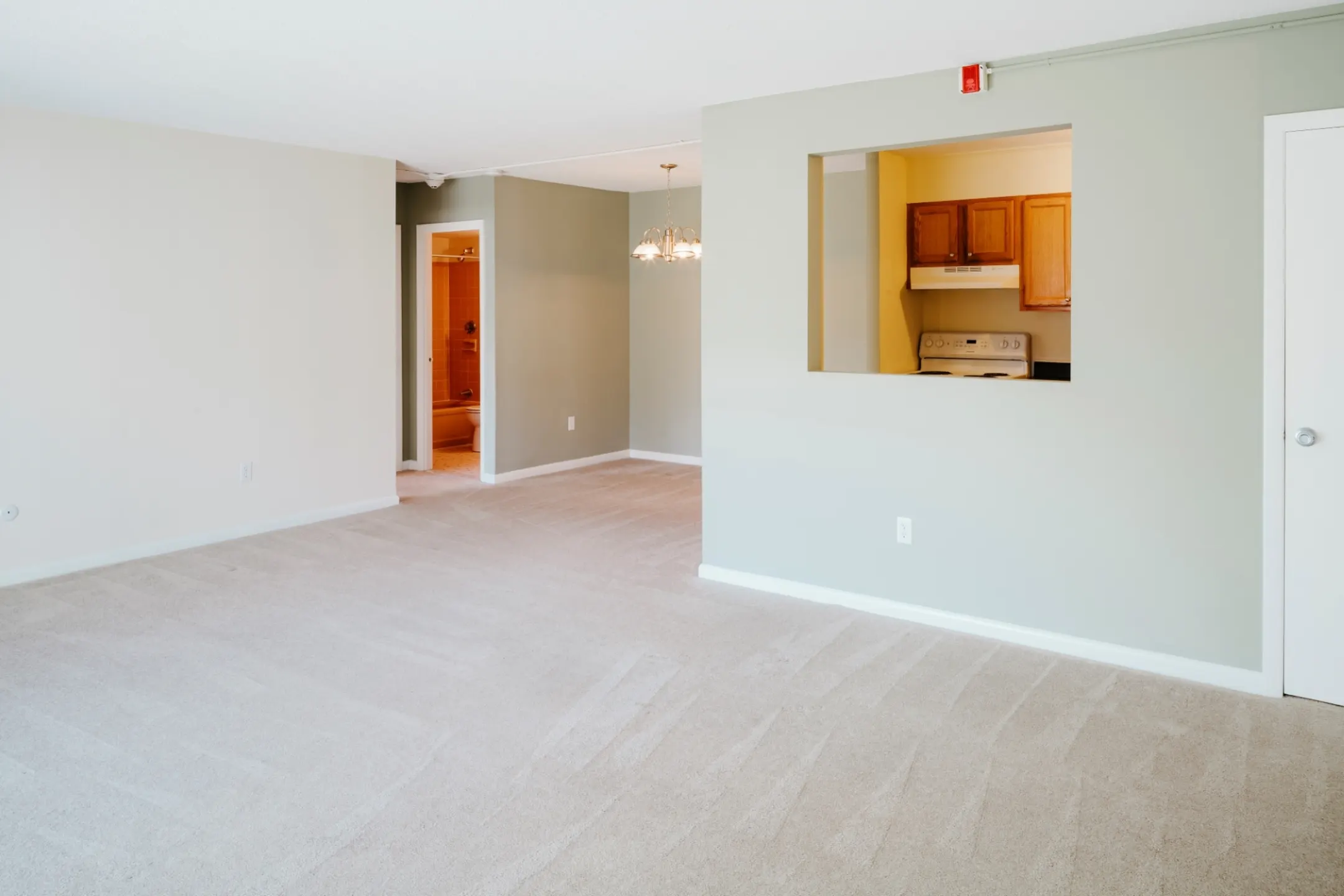 Living Room - East Shore Apartments - East Providence, RI