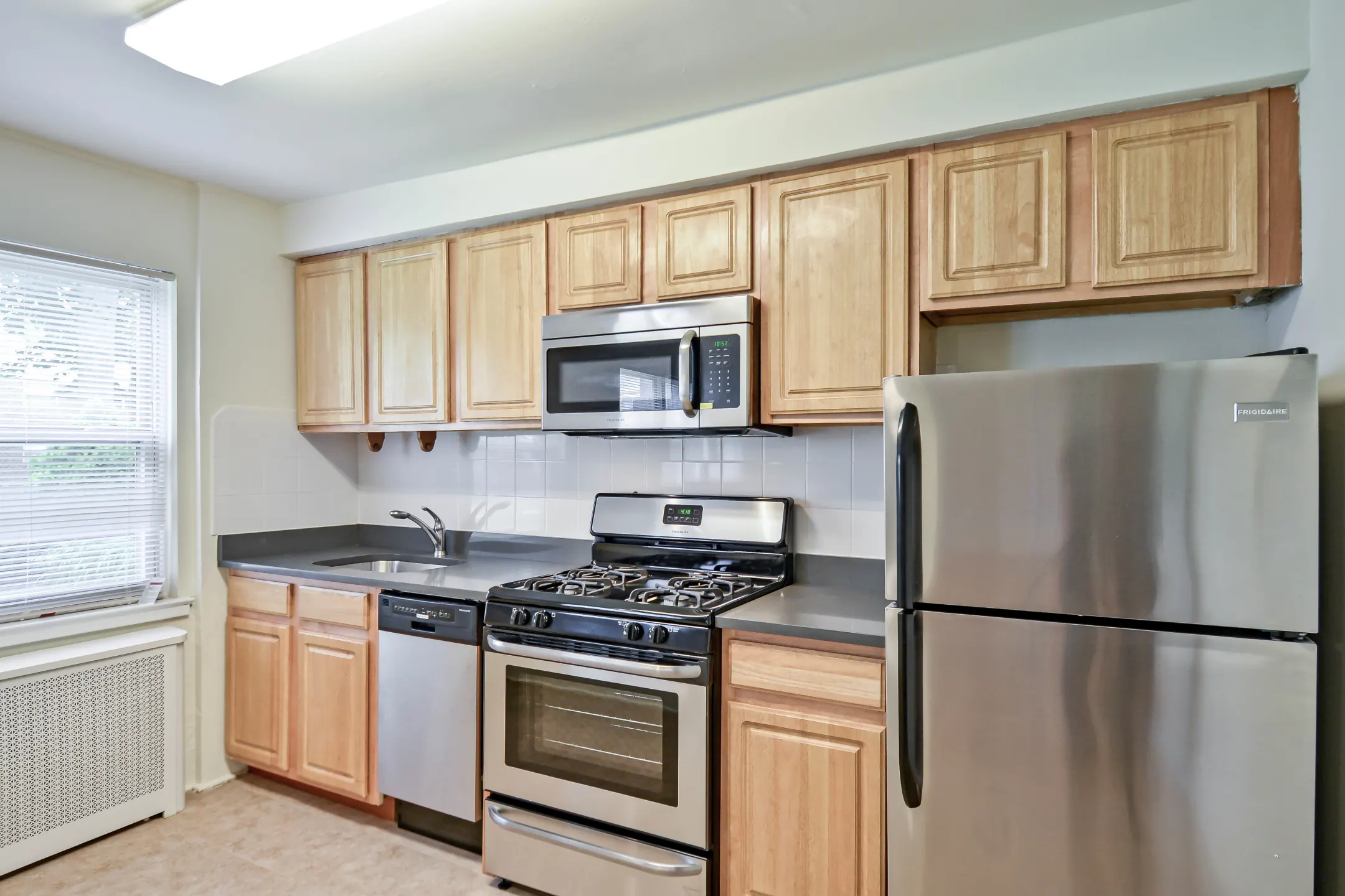 Kitchen - Lakeview Apartments - Leonia, NJ