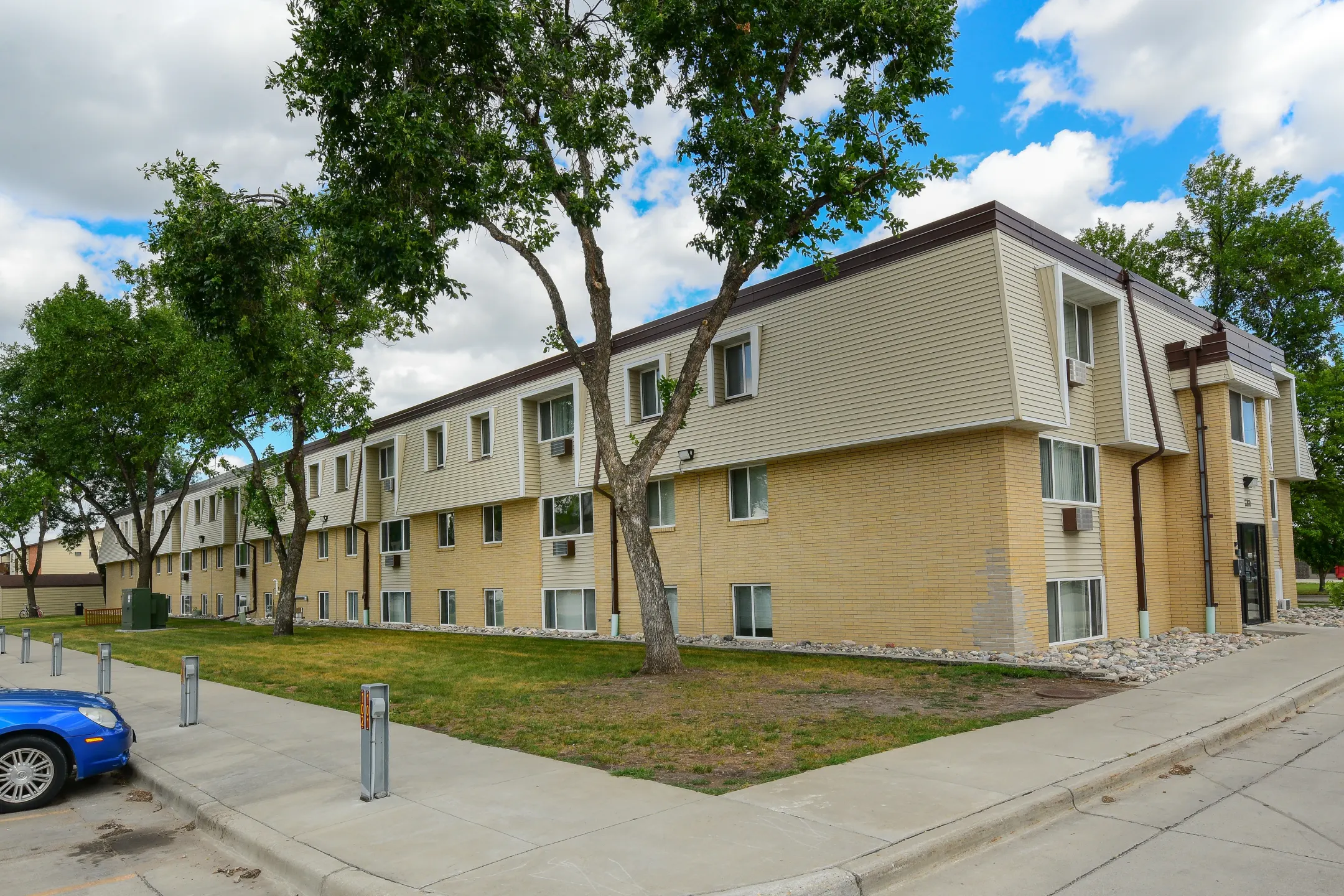 Valley Park Apartments - 2021 S 17th St | Grand Forks, ND for Rent | Rent.