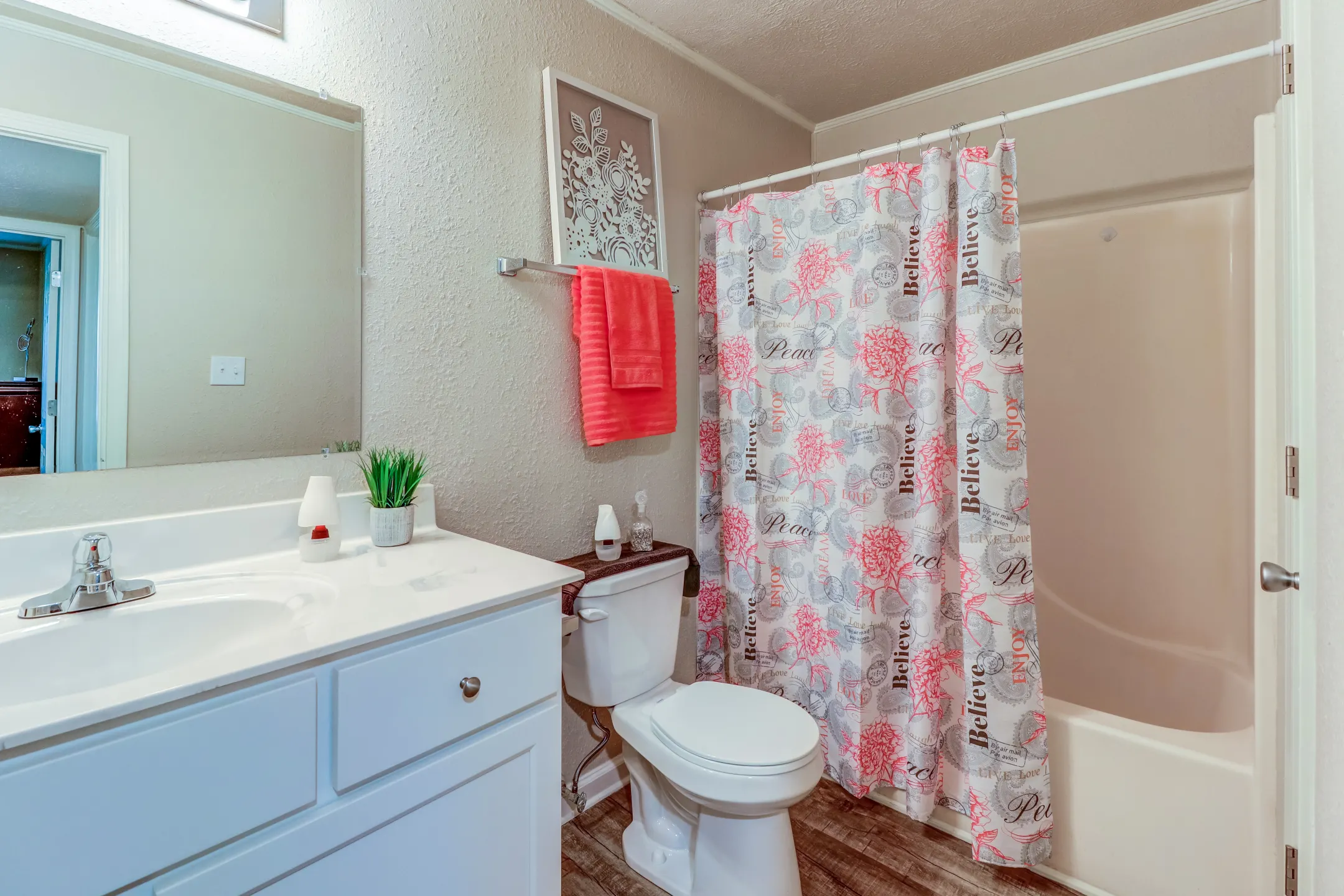 Bathroom - Aspen Meadow Apartments - Hopkinsville, KY