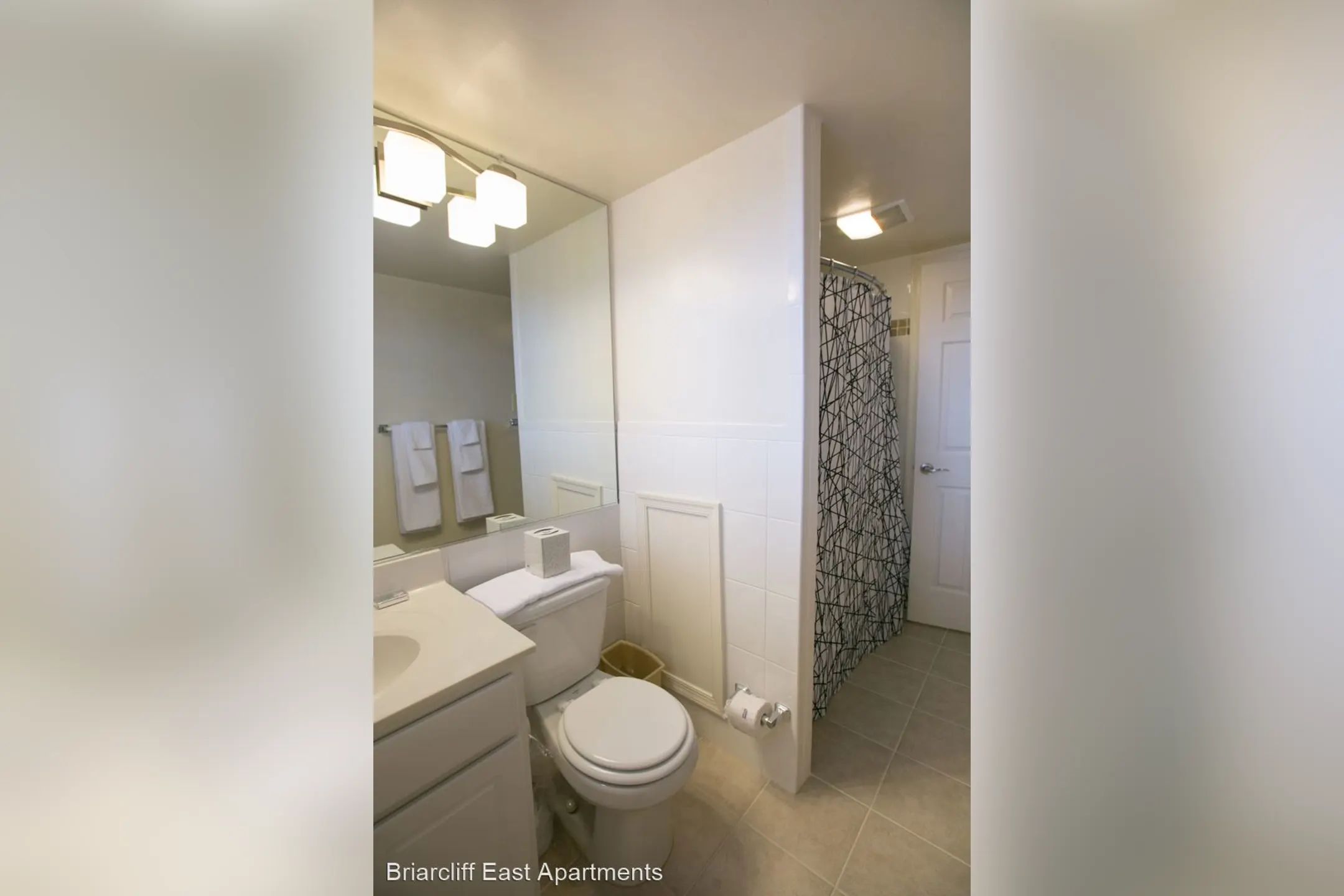 Bathroom - Briarcliff Apartments - Cockeysville, MD
