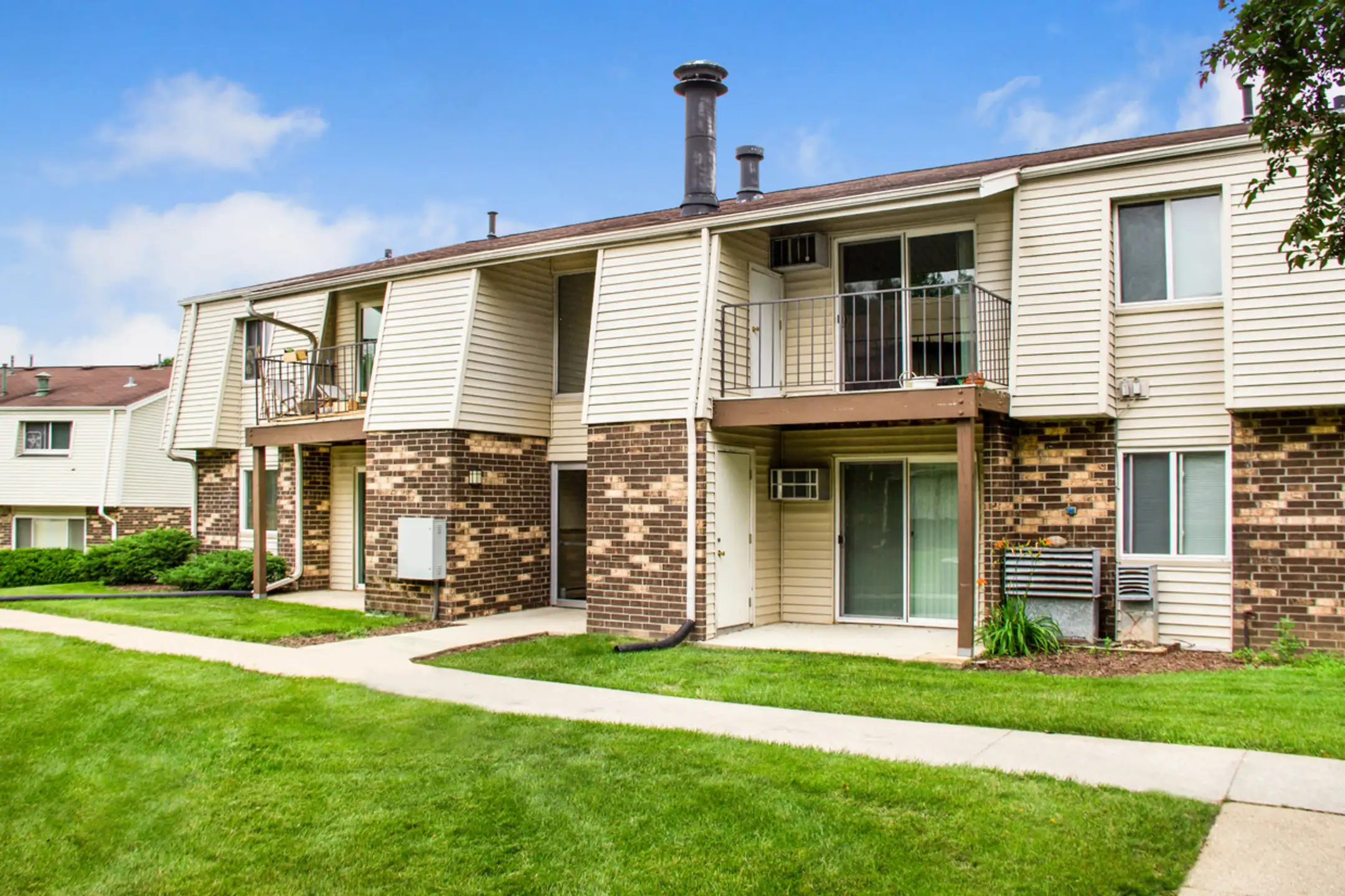 The Pines Apartments & Townhomes 2302 High Ridge Trl Fitchburg, WI