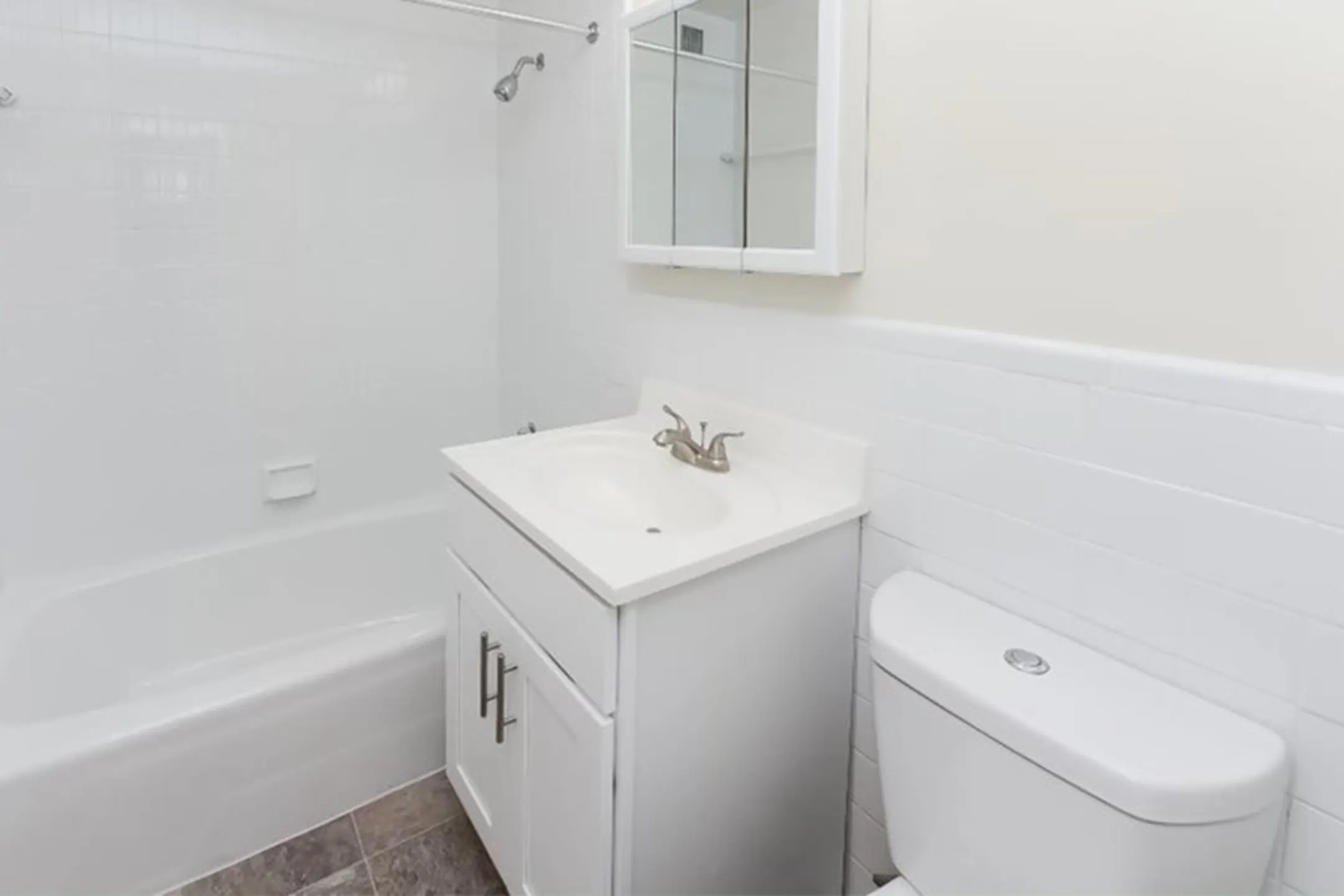 Bathroom - Nieuw Amsterdam Apartment Homes - Marlton, NJ