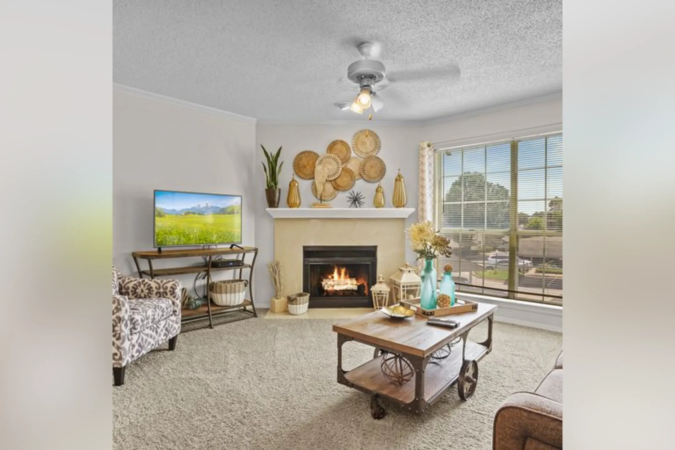Living Room - Creekwood - Tulsa, OK