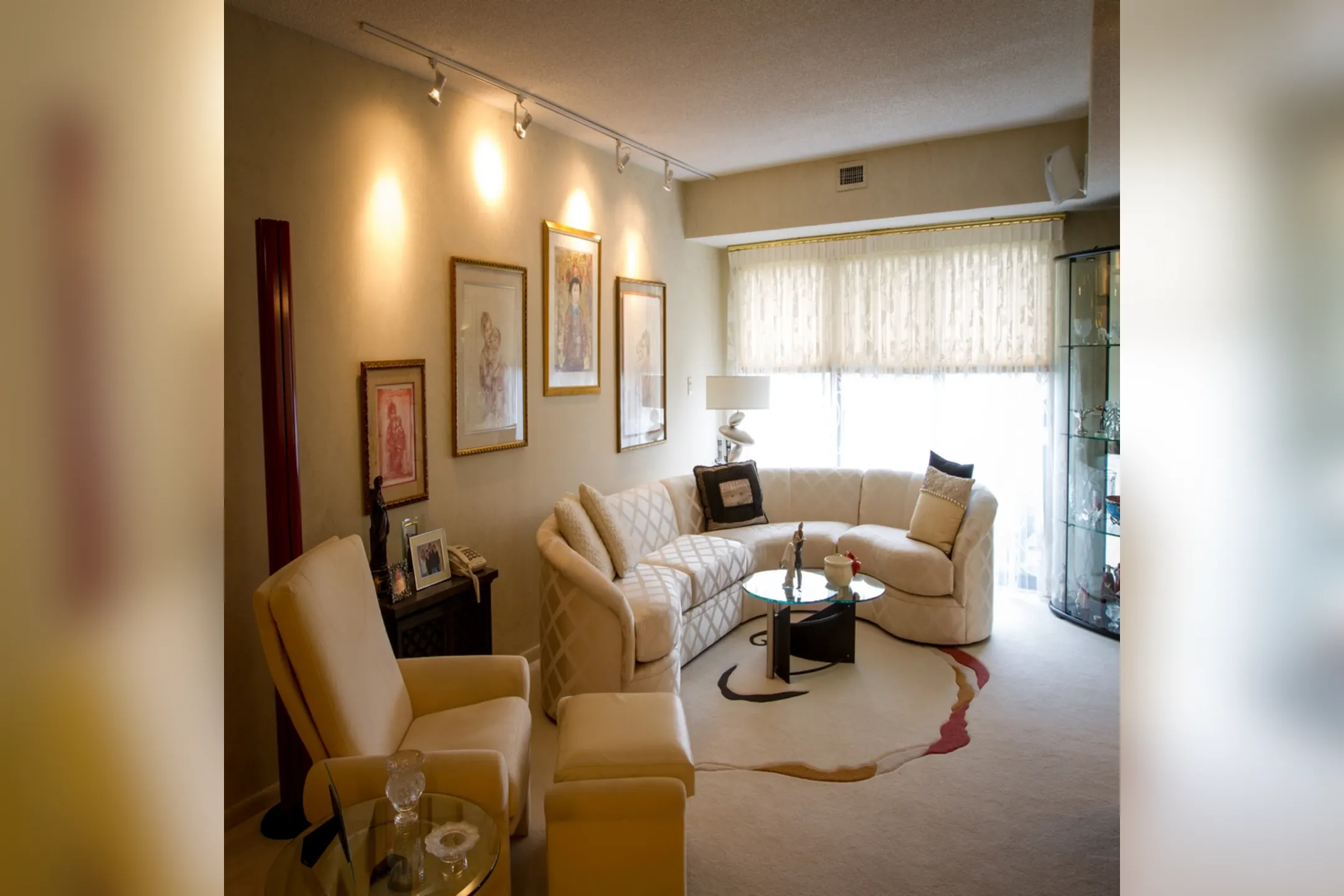 Living Room - Atrium Apartments - Beachwood, OH