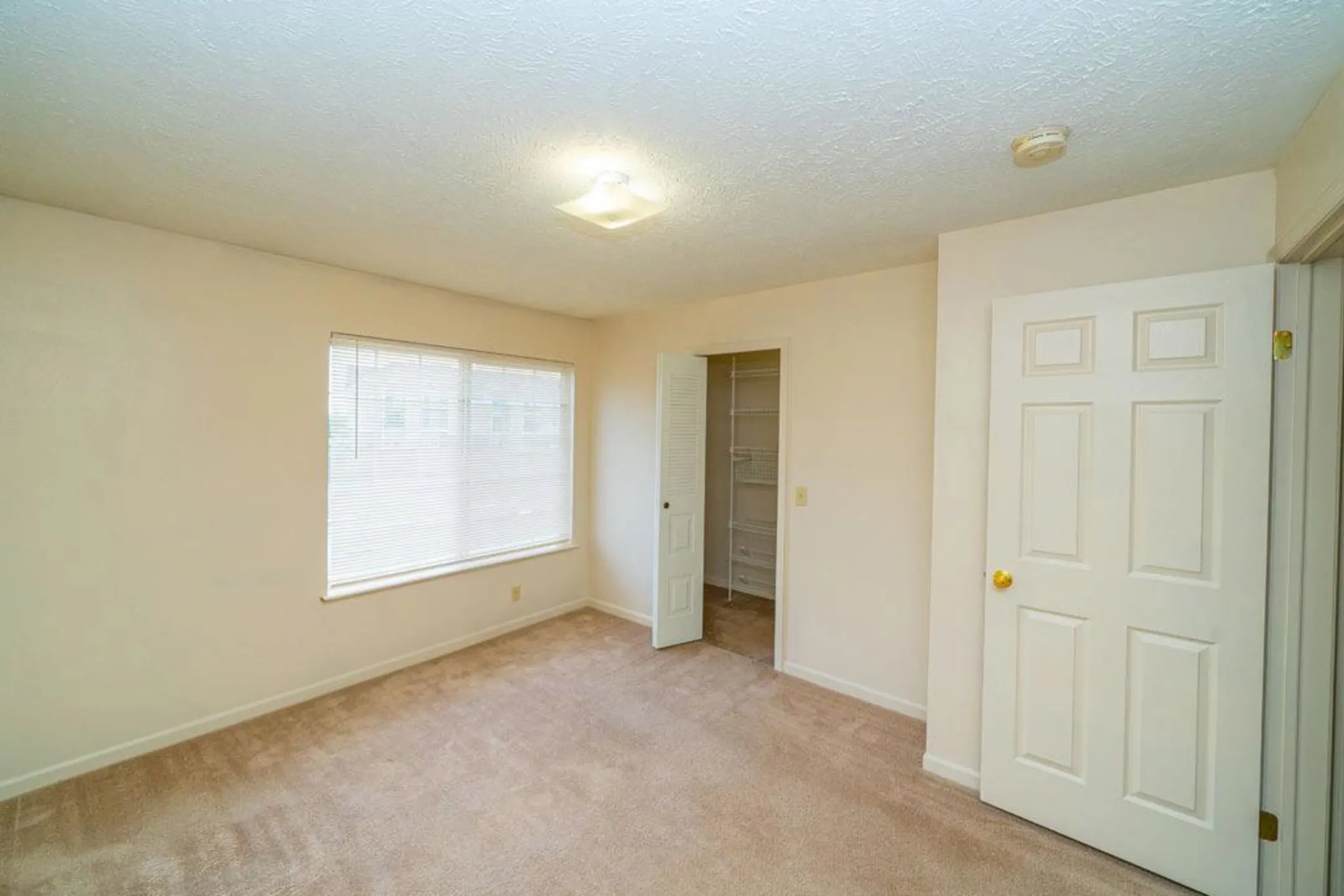 Colonial Pointe Apartments - Bellevue, NE 68123