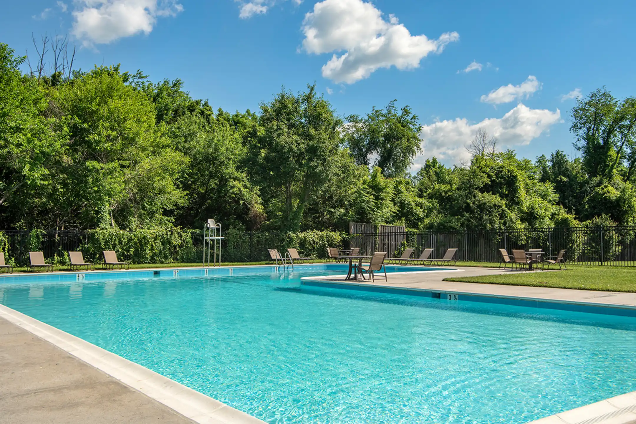 Pool - The Manor/The Manor East - Leesburg, VA