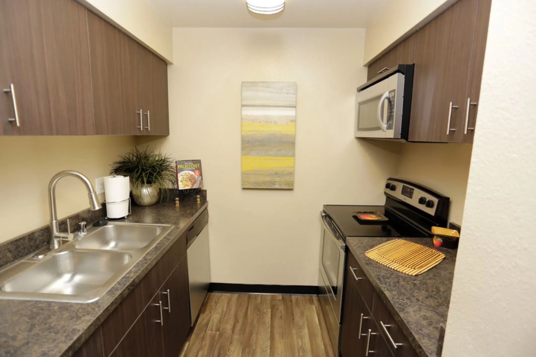 Kitchen - Aspenleaf Apartments - Fort Collins, CO