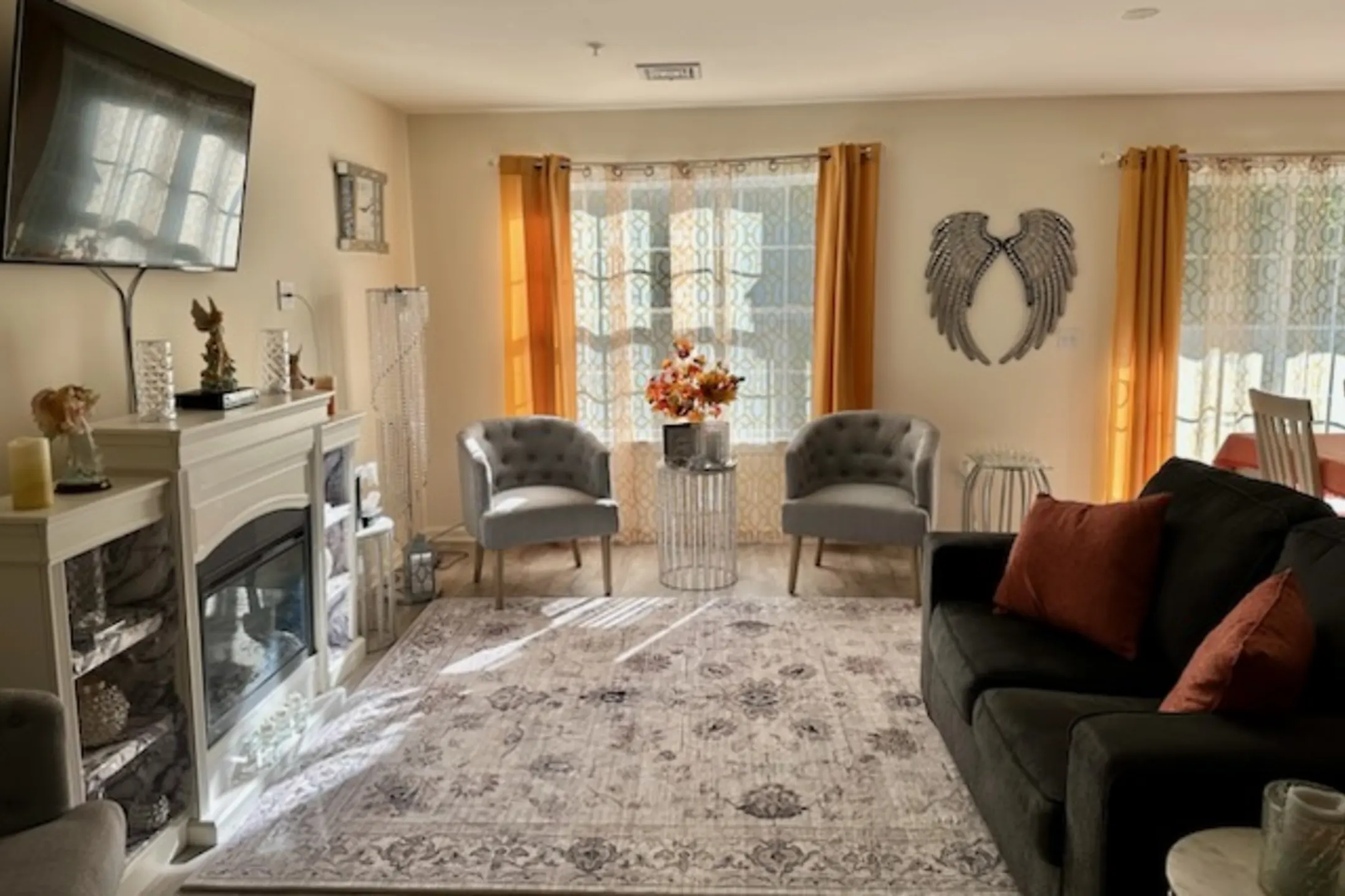 Living Room - Orchard Hills Apartment Homes - Kingston, NY