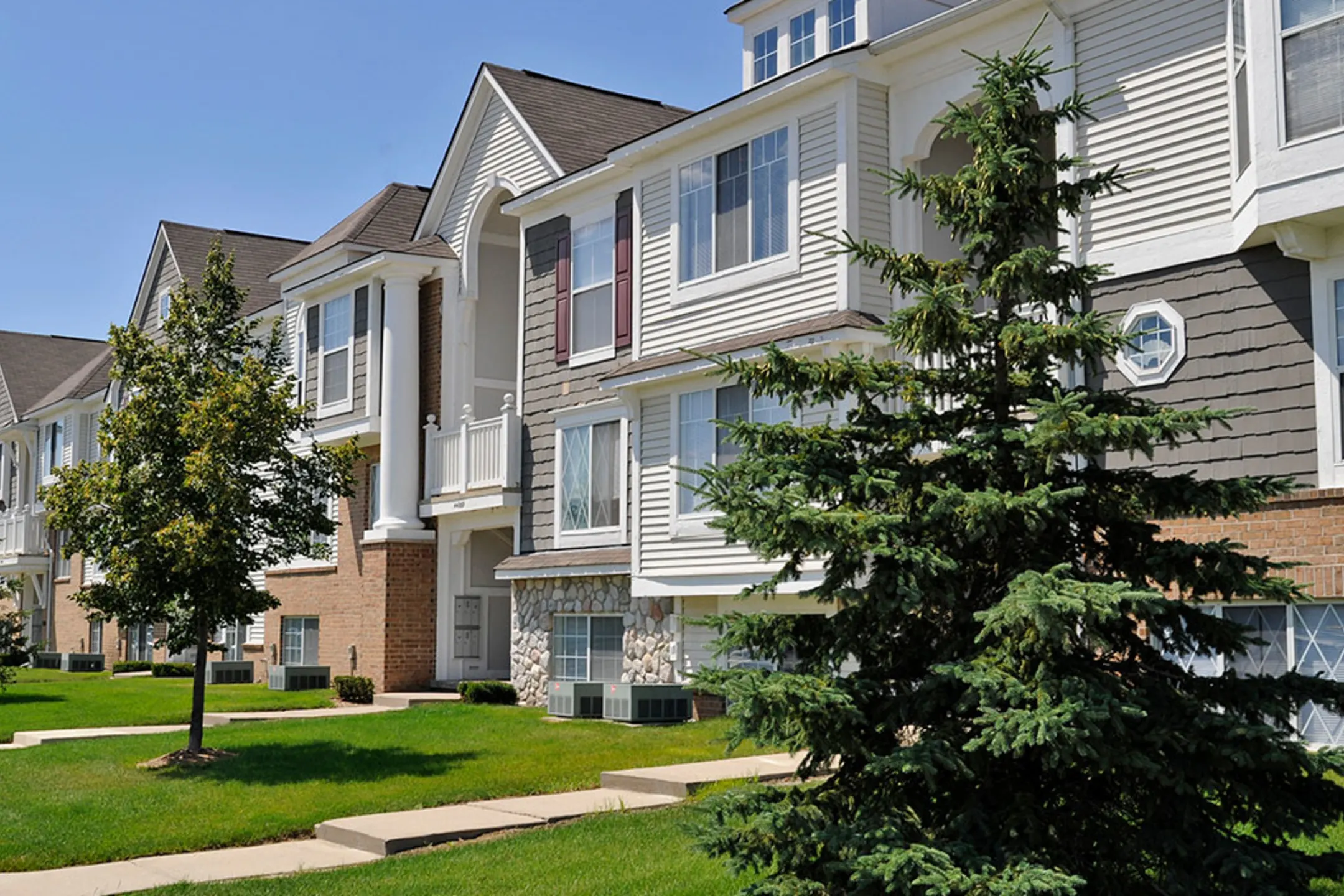 The Harbours 44530 Bayview Ave Clinton Township, MI Apartments for