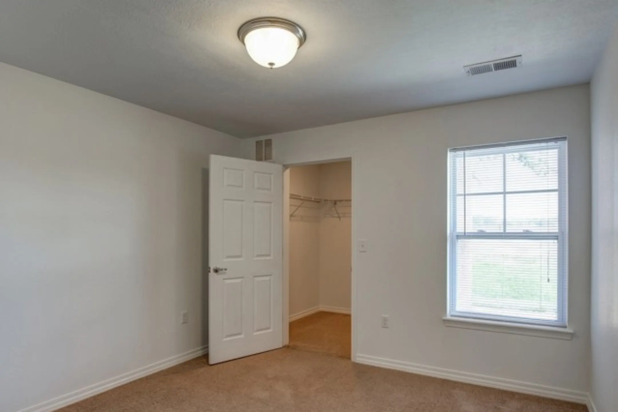 Embassy Apartments Apartments Ozark, MO 65721