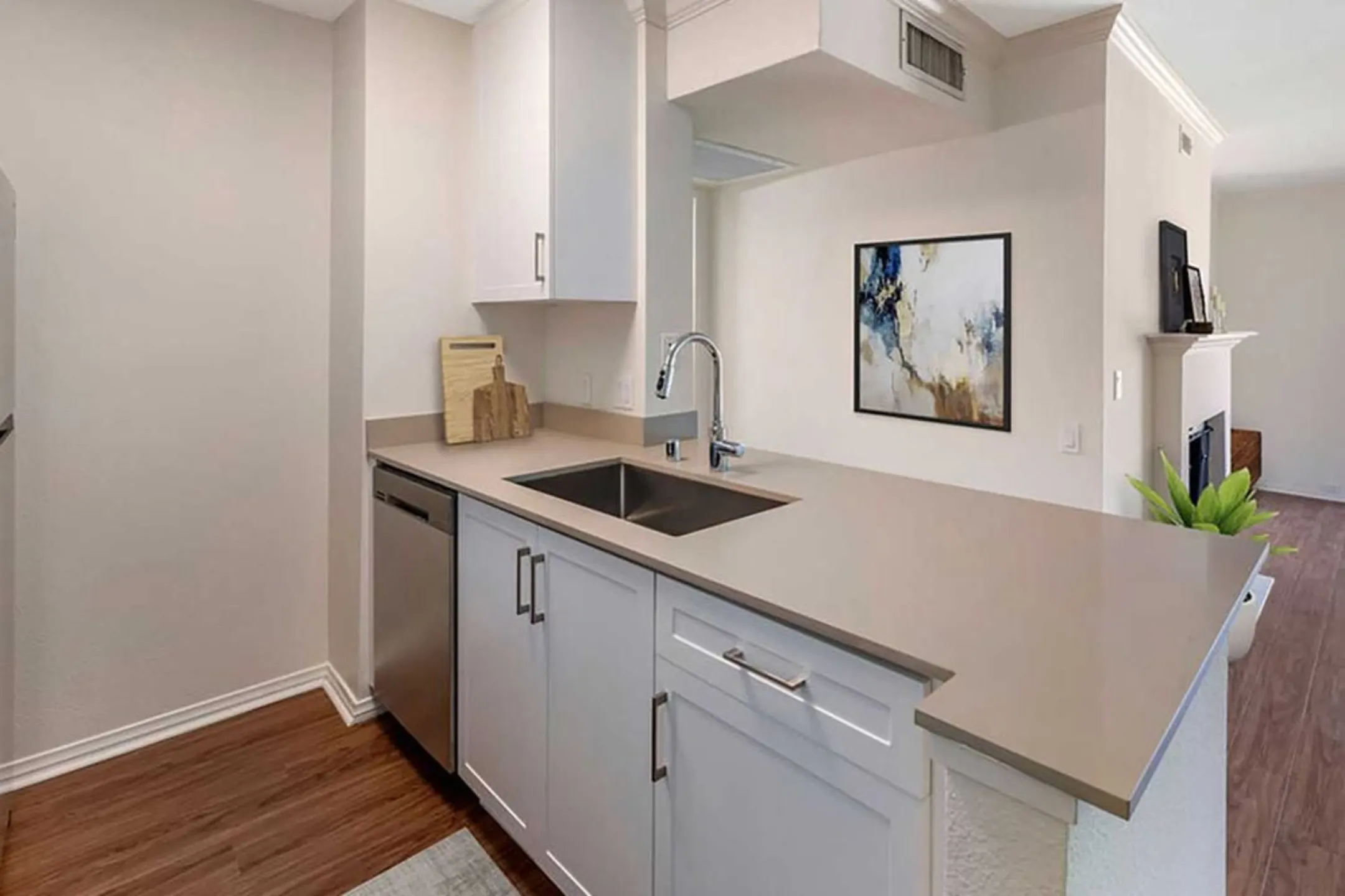 eaves Woodland Hills Apartments Woodland Hills, CA 91367