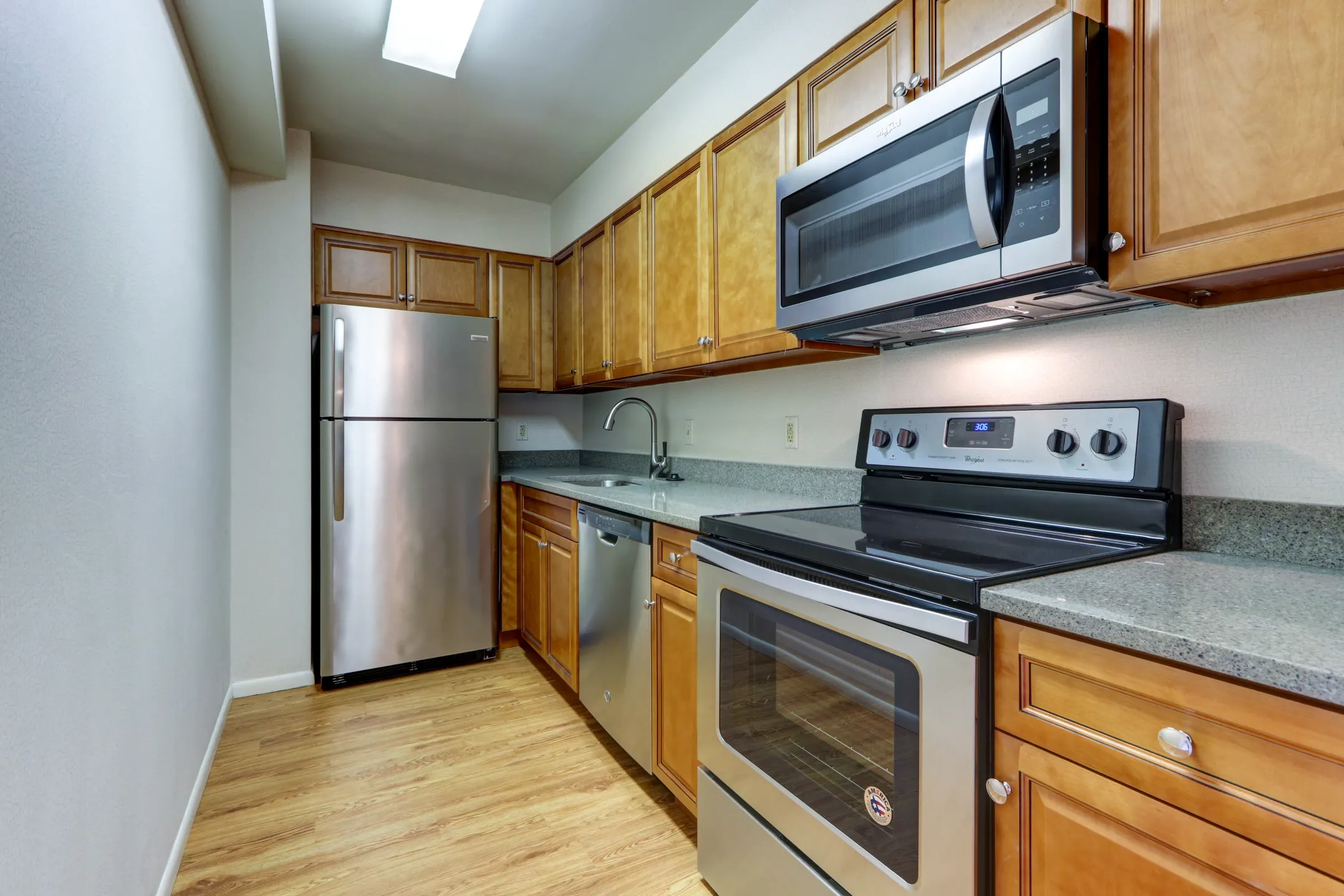 Maxon Towers Apartments - Pittsburgh, PA 15217