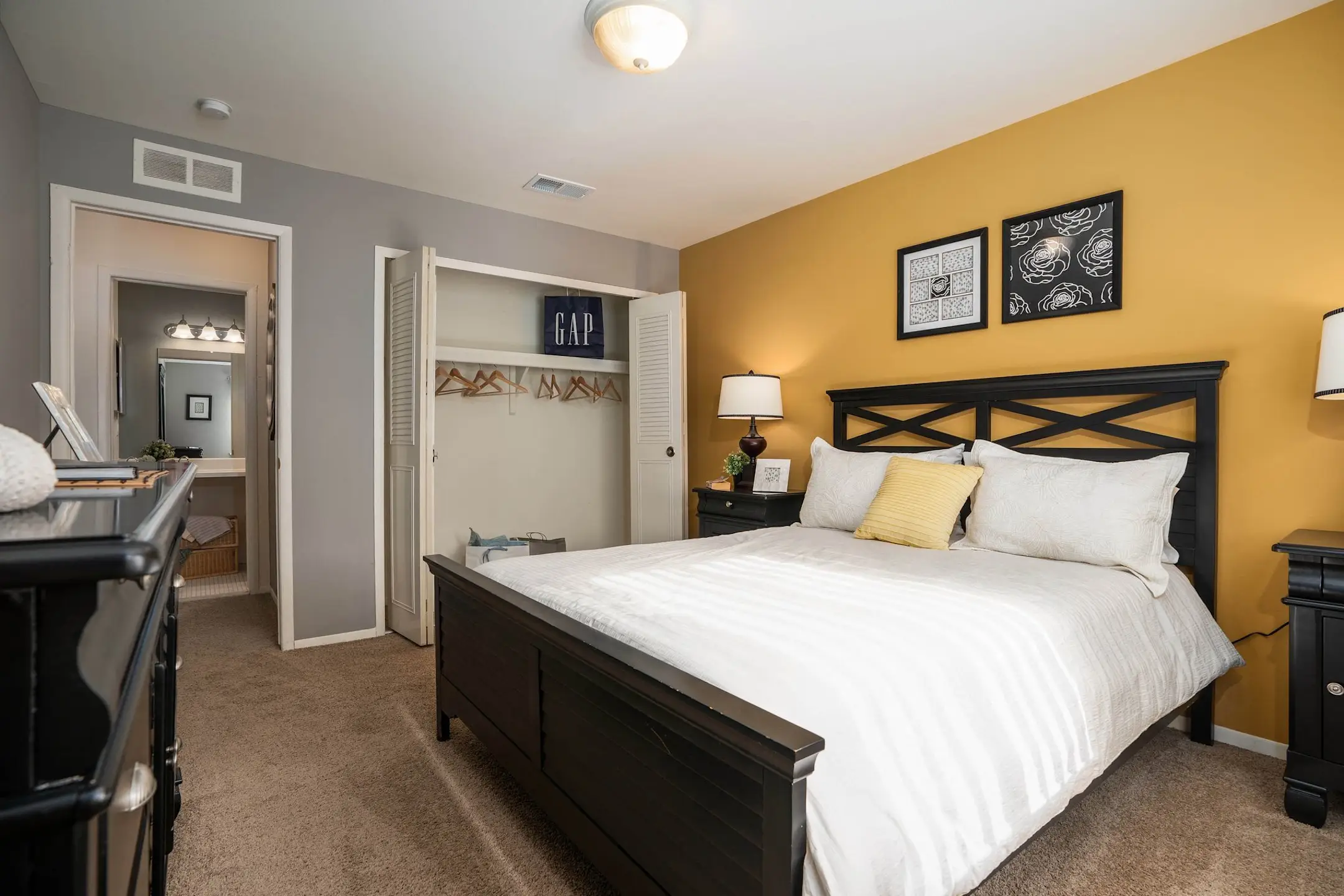 Drawbridge Apartments Harrison Township, MI 48045