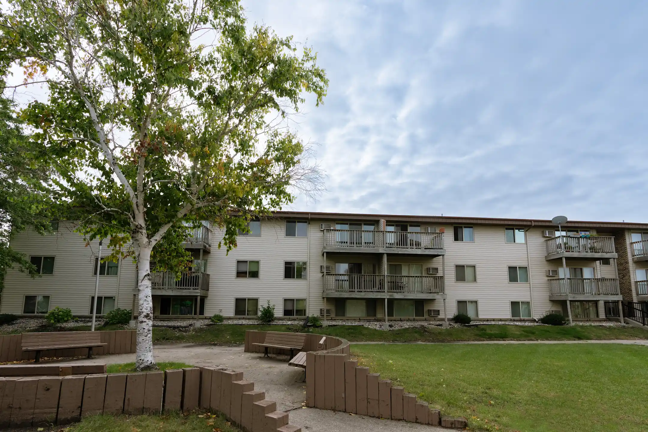 South Park Apartments 1021 32nd Ave S Moorhead, MN Apartments for