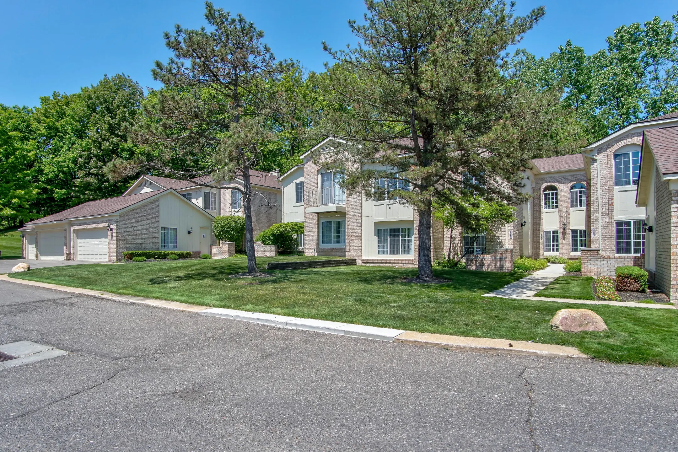 Aldingbrooke Apartments and Townhomes - West Bloomfield, MI