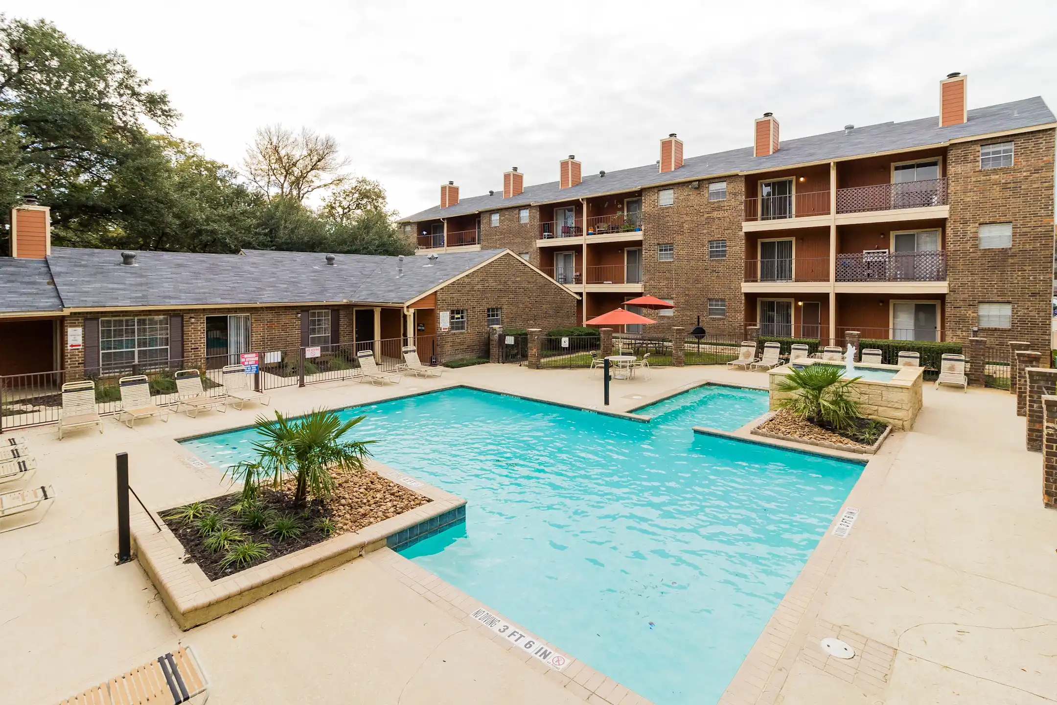 Pool - Arlington Oaks - Arlington, TX