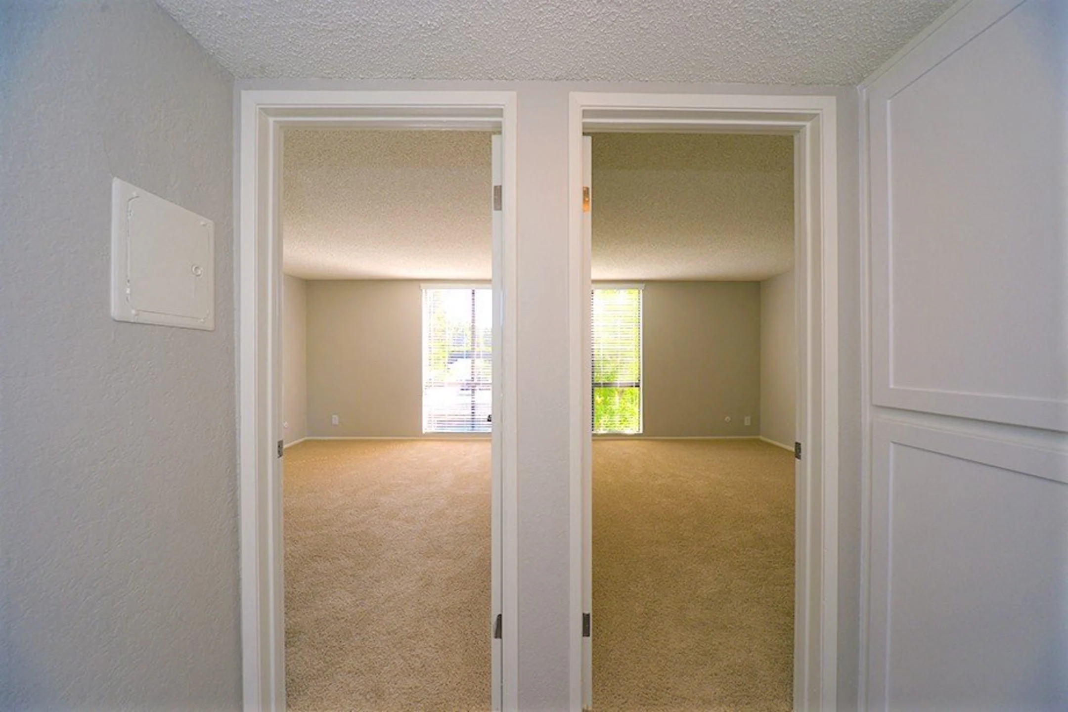 4250 Coldwater Canyon - Studio City, CA