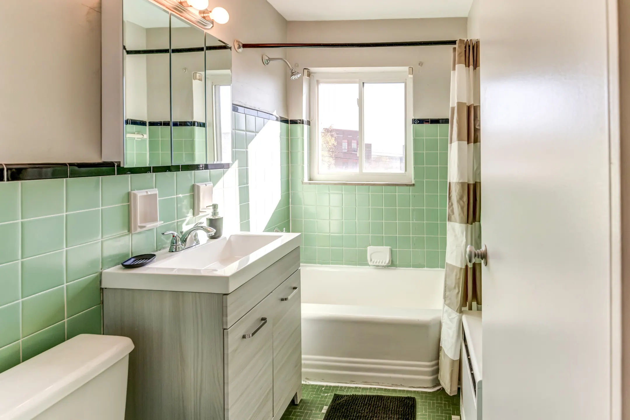 Bathroom - Savoy Apartments - Pittsburgh, PA