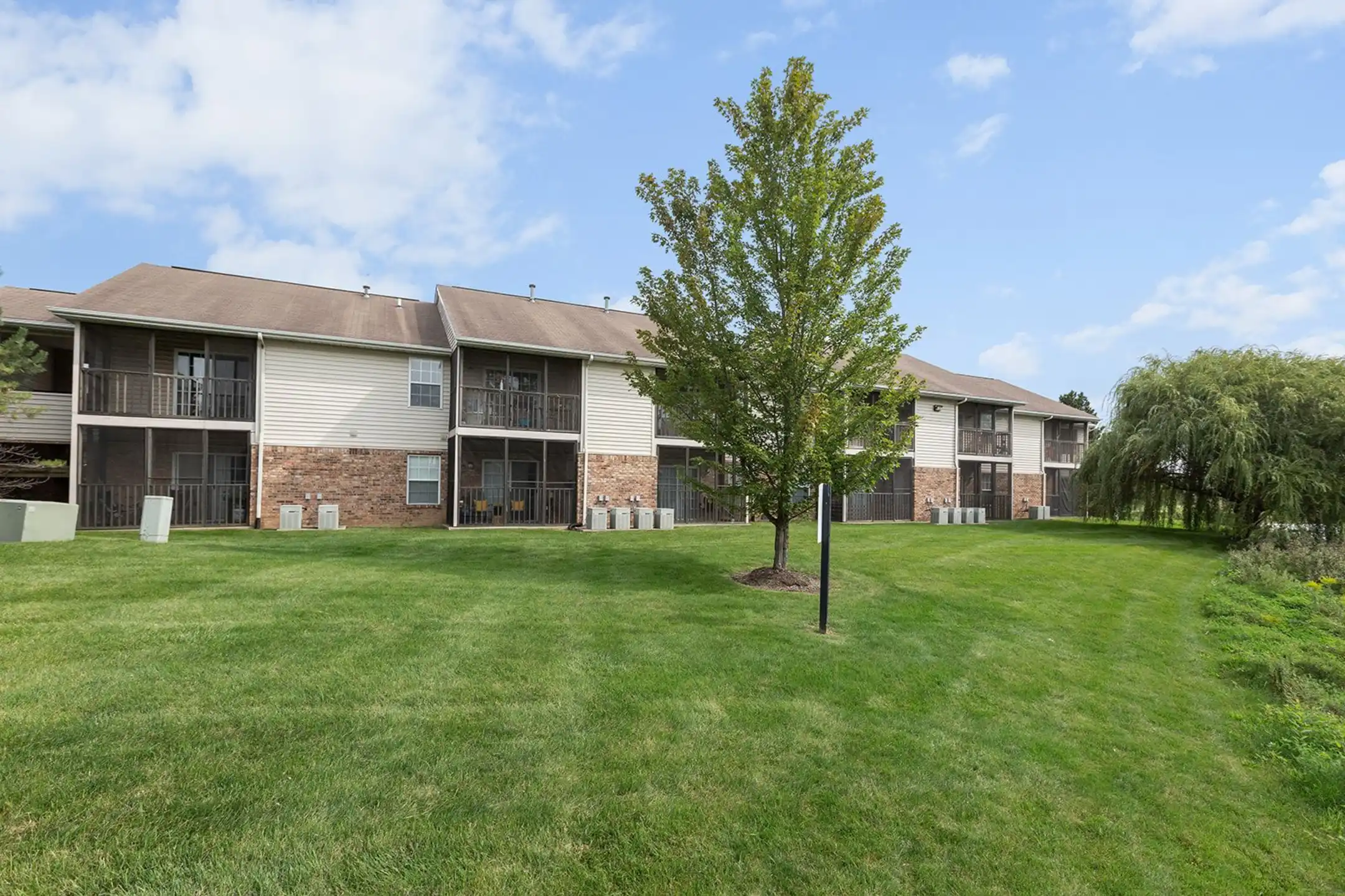 Island Club Apartments 2302 E Wallen Rd Fort Wayne, IN Apartments