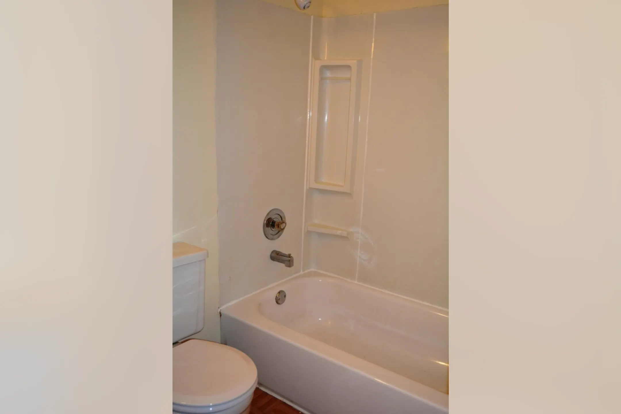 Bathroom - Brookstone Apartments - Waukegan, IL