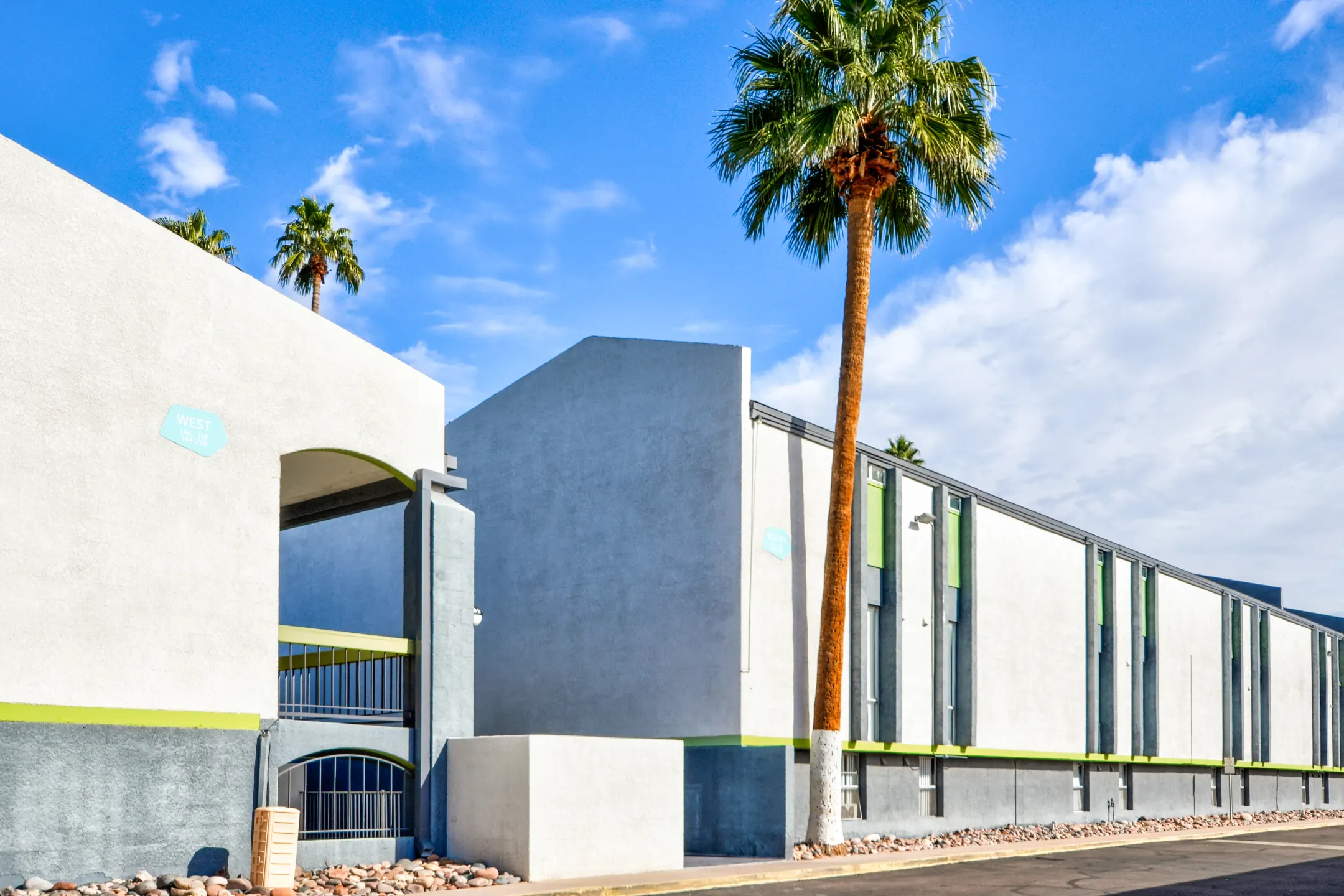 Building - Portola Biltmore - Phoenix, AZ