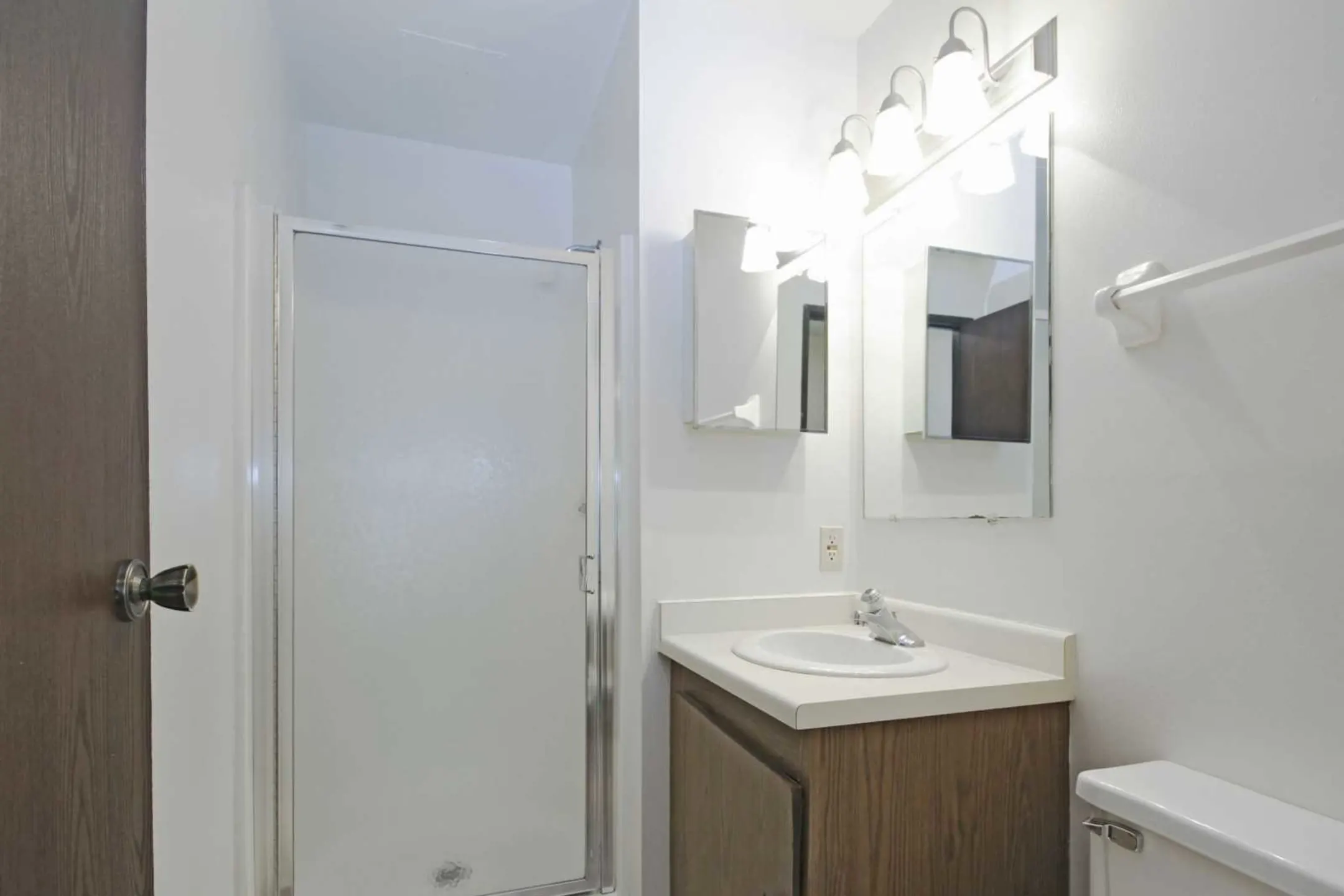 Bathroom - Riverwood Court Apartments - Milwaukee, WI