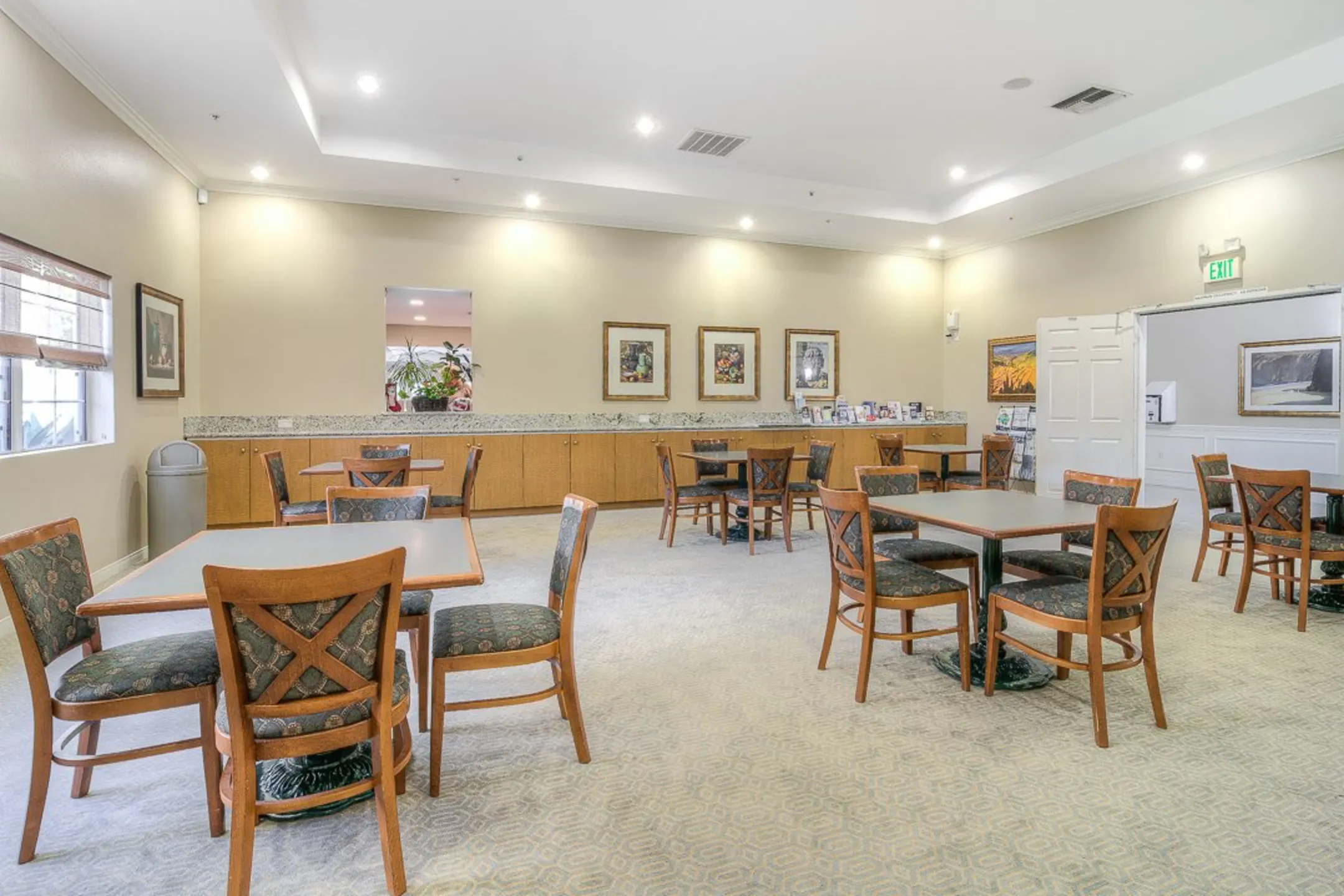 Dining Room - Palm Island Senior Living +55 - Fountain Valley, CA