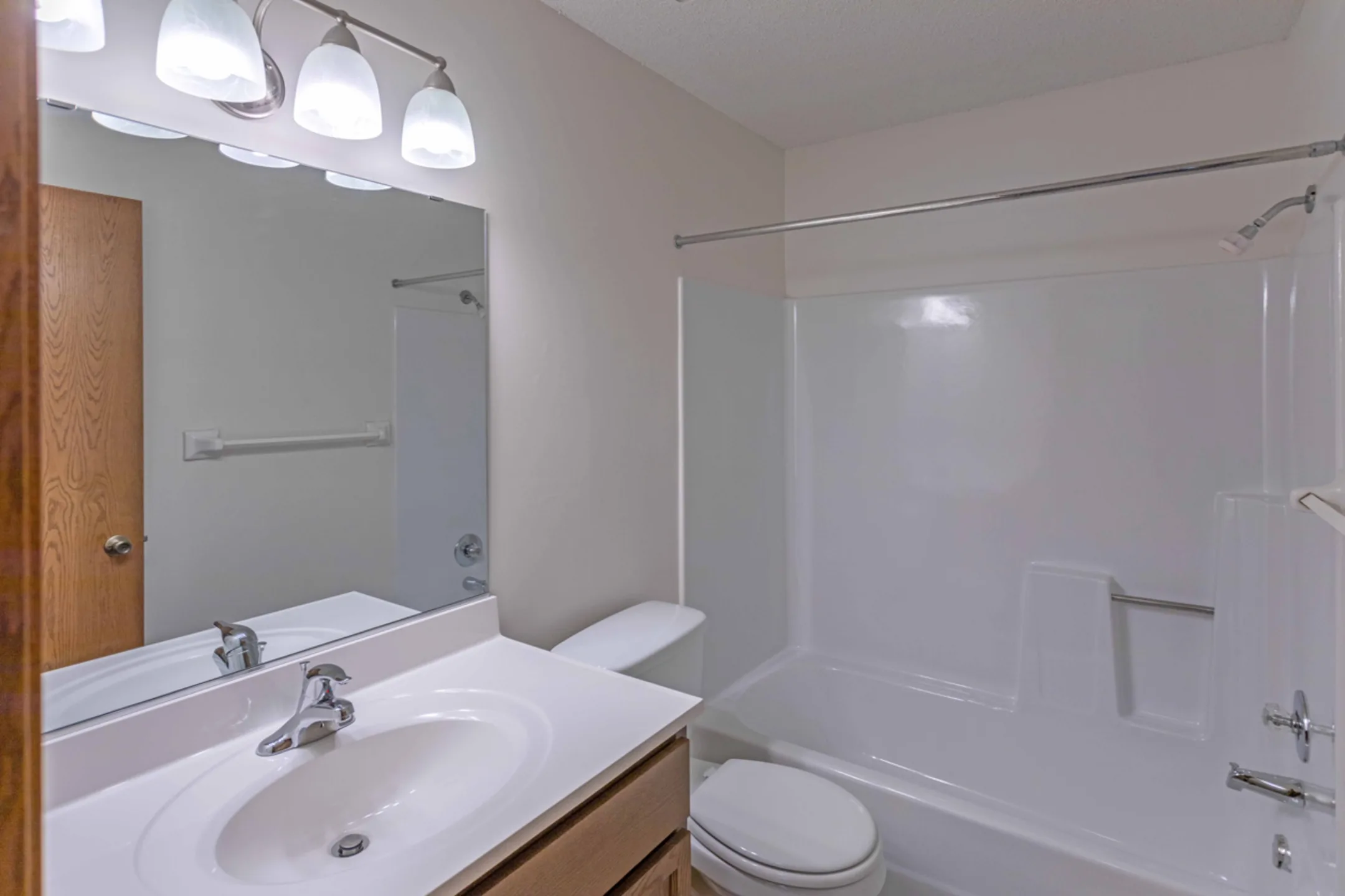 Bathroom - Eagle Ridge Apartments - Maple Grove, MN