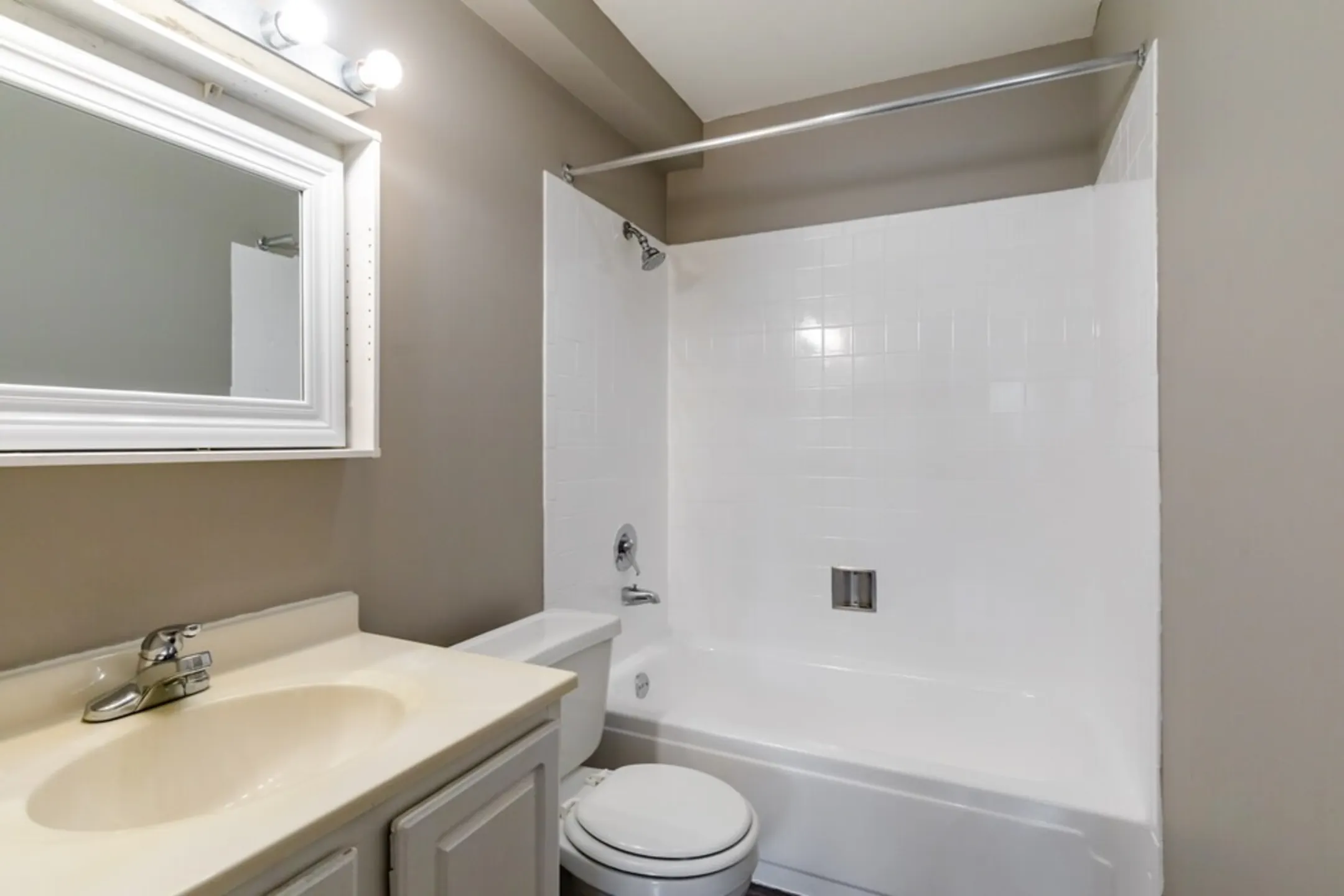 Terraces of Elk Grove Apartments 908 Ridge Sq Elk Grove Village, IL