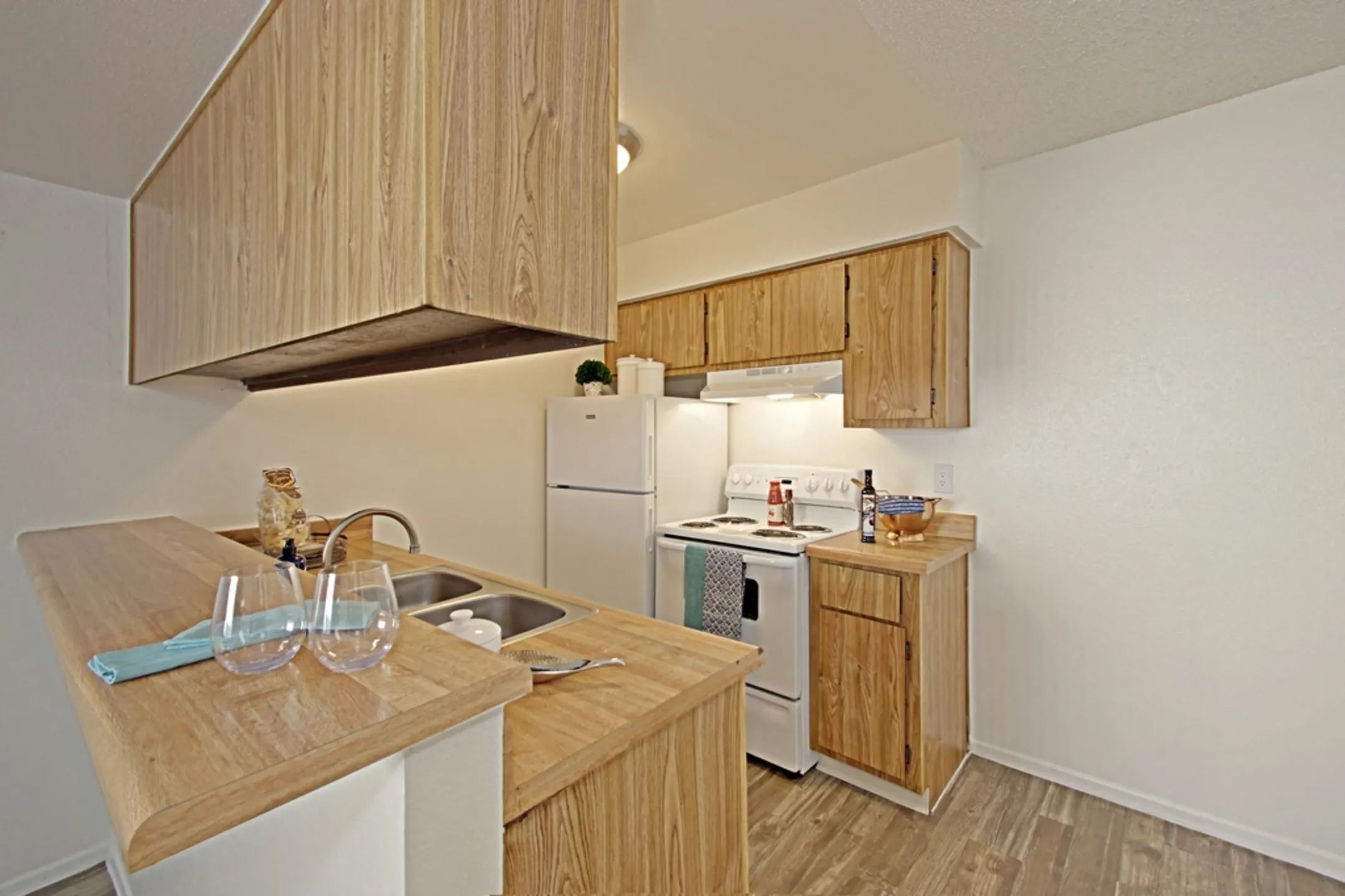 Kitchen - Mountain View Apartments - Avondale, AZ
