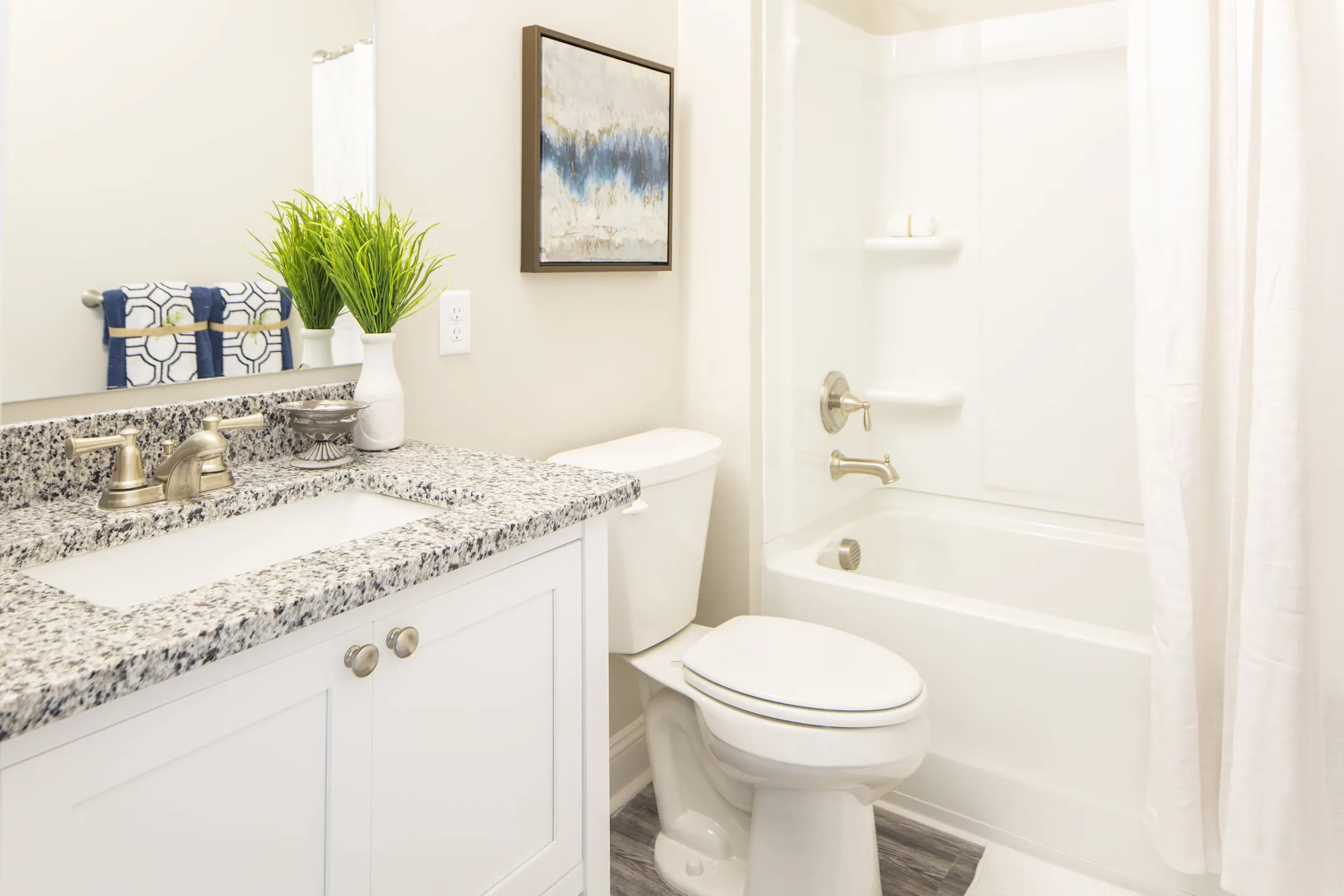 The Grove at Ardsley Park 125 E 62nd Street Savannah, GA Apartments