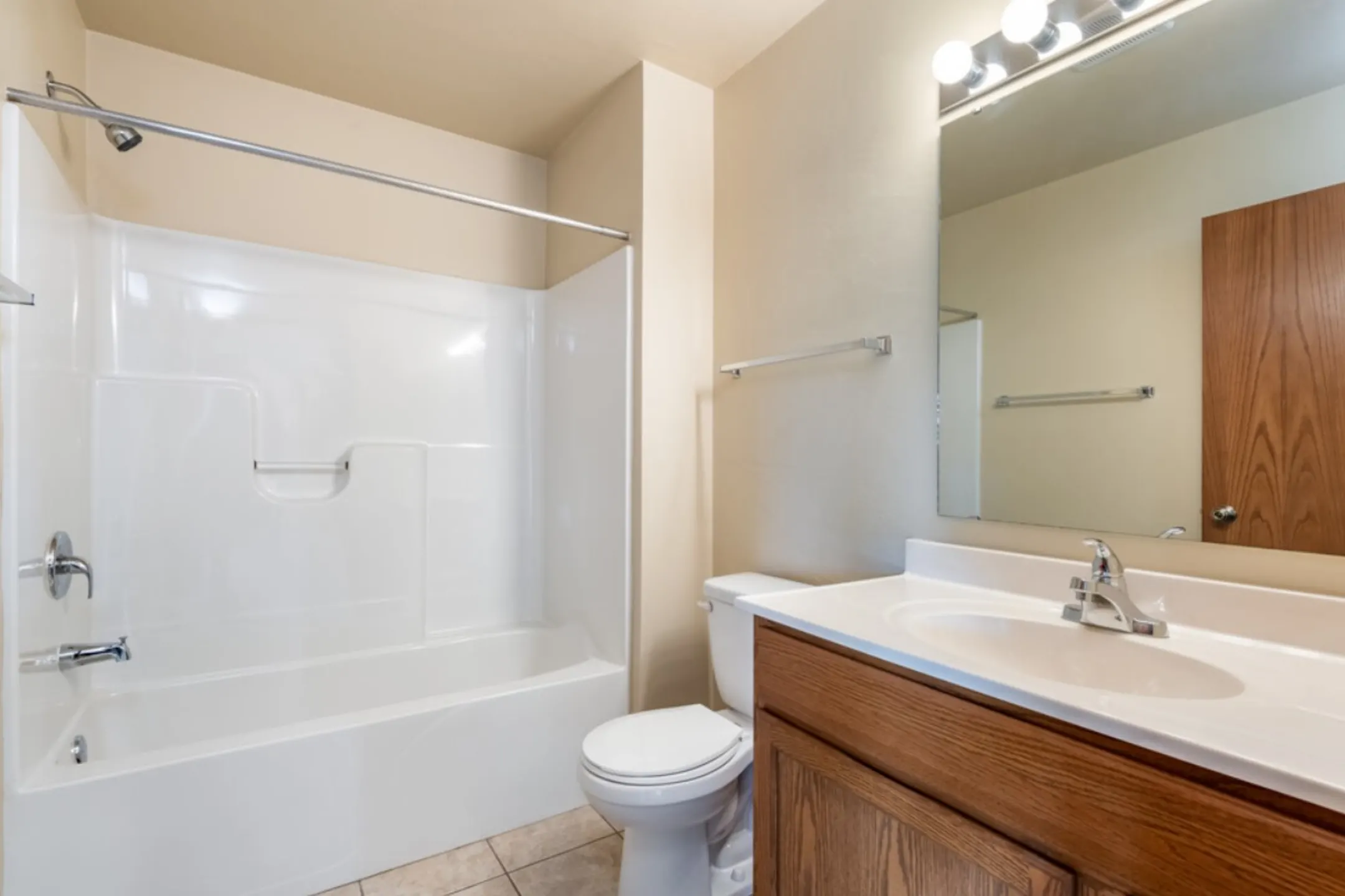 Canterbury Creek Apartments - 731 Fredrick Ct | Green Bay, WI ...