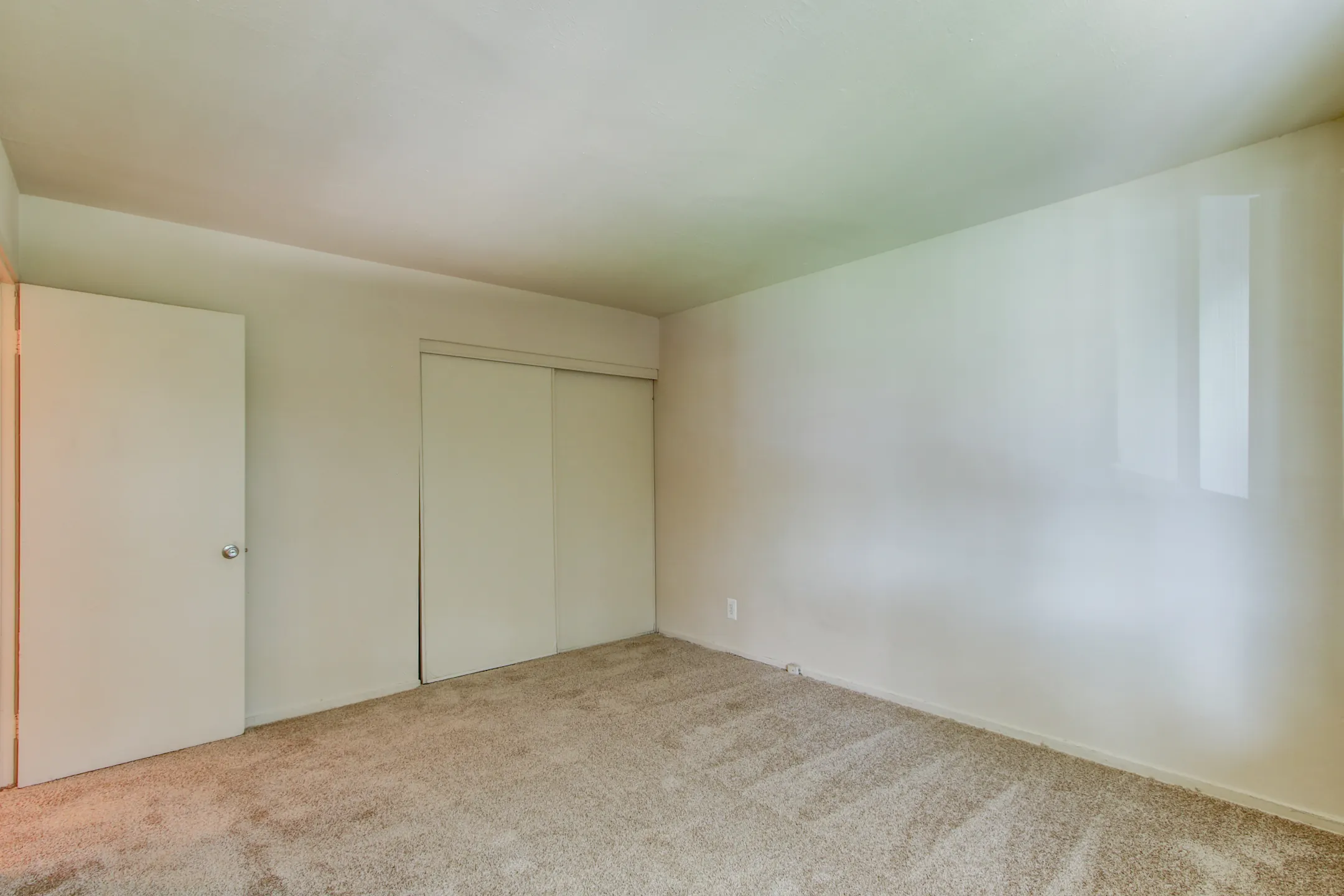 Bedroom - Avenue Apartments - District Heights, MD