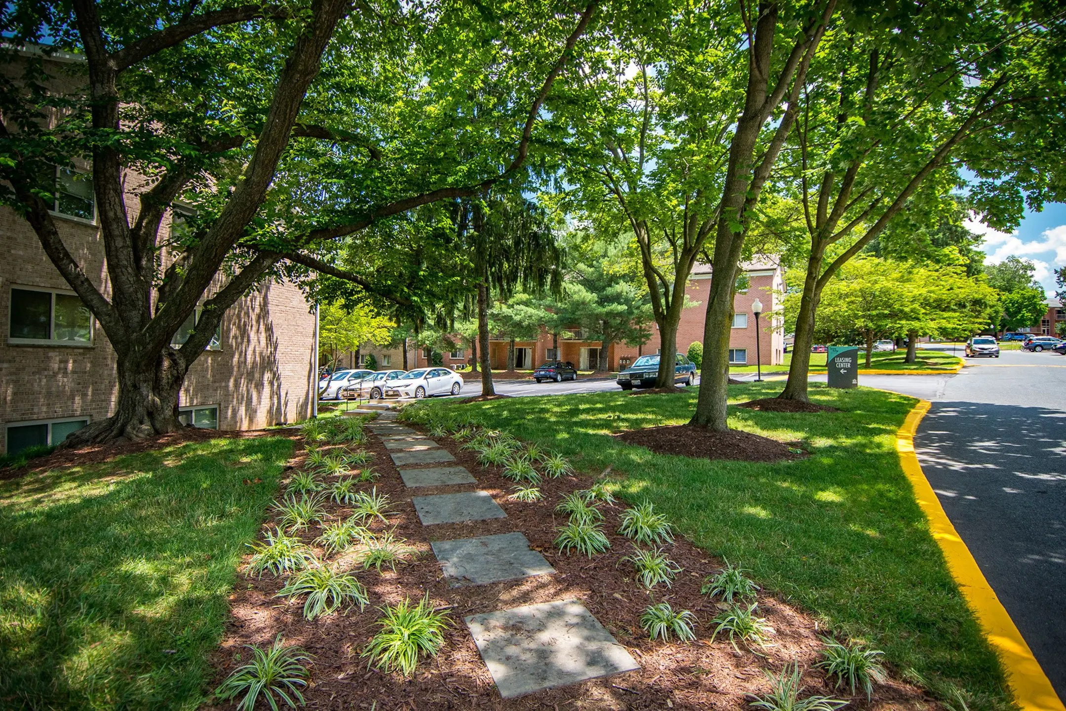 Spring Ridge Apartments 374 N. Summit Avenue Gaithersburg, MD