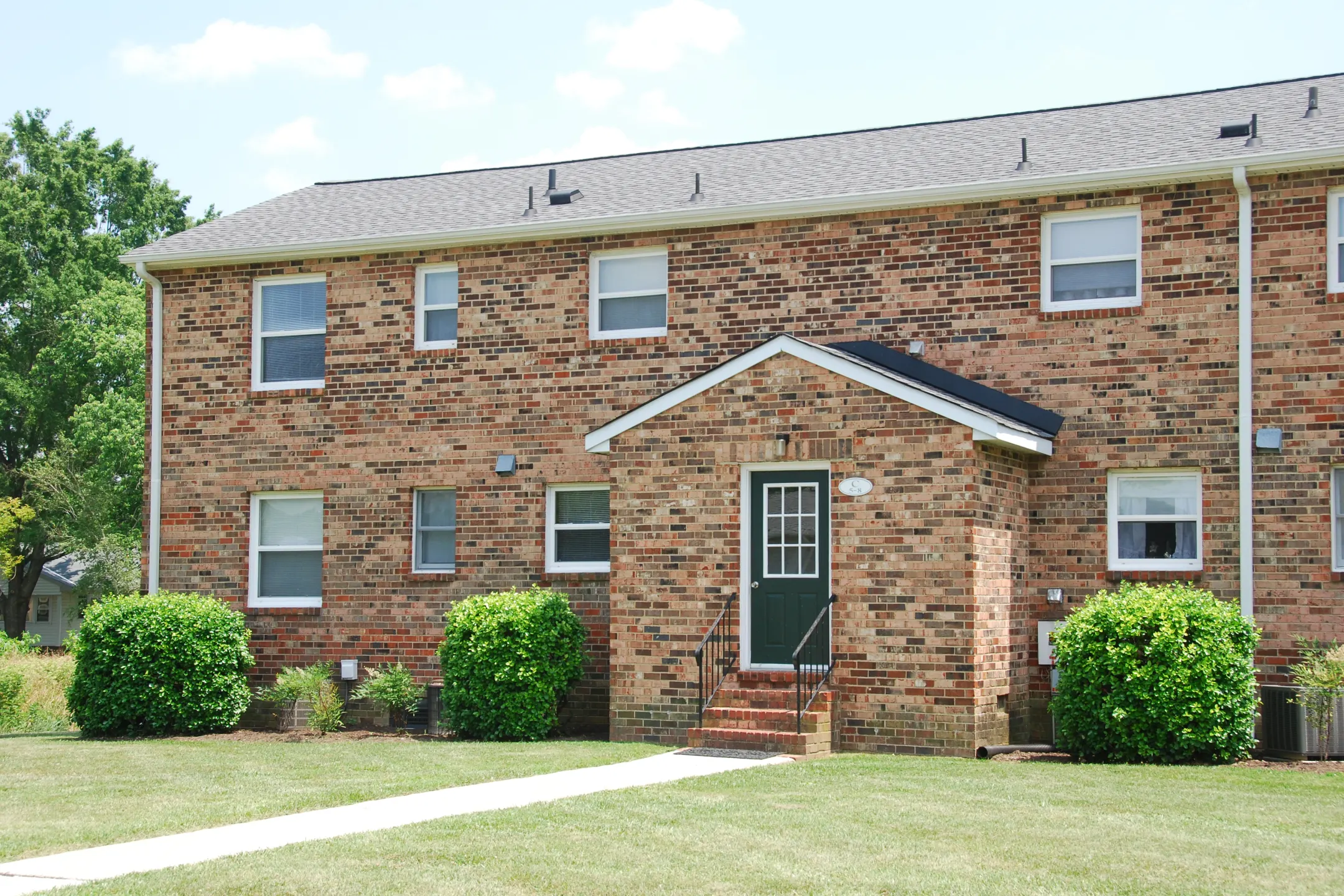 Colonial Square Apartments Aylett, VA 23009